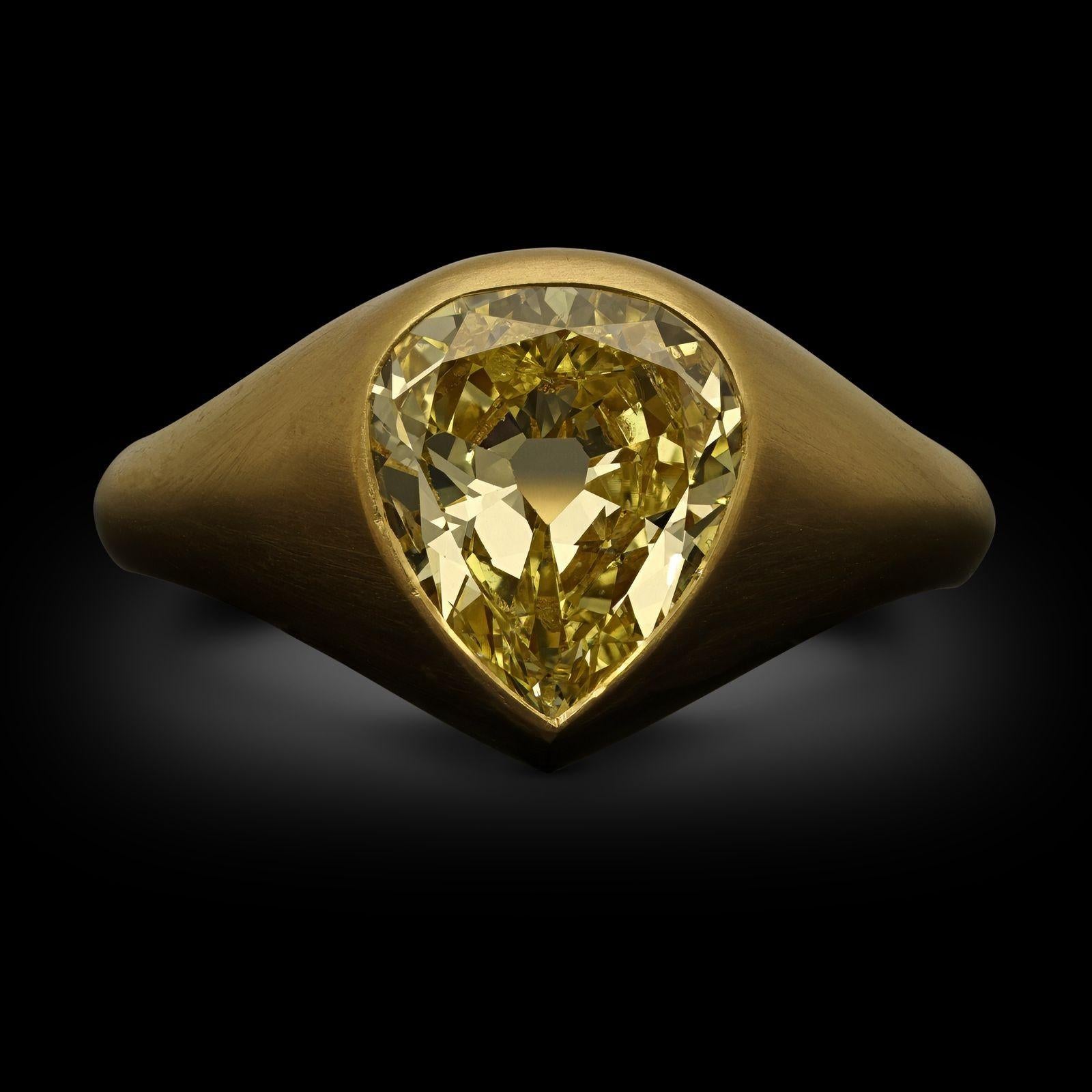 Hancocks 2.38ct Fancy Intense Yellow Pear Diamond Set Ring in 22ct Gold In New Condition For Sale In London, GB