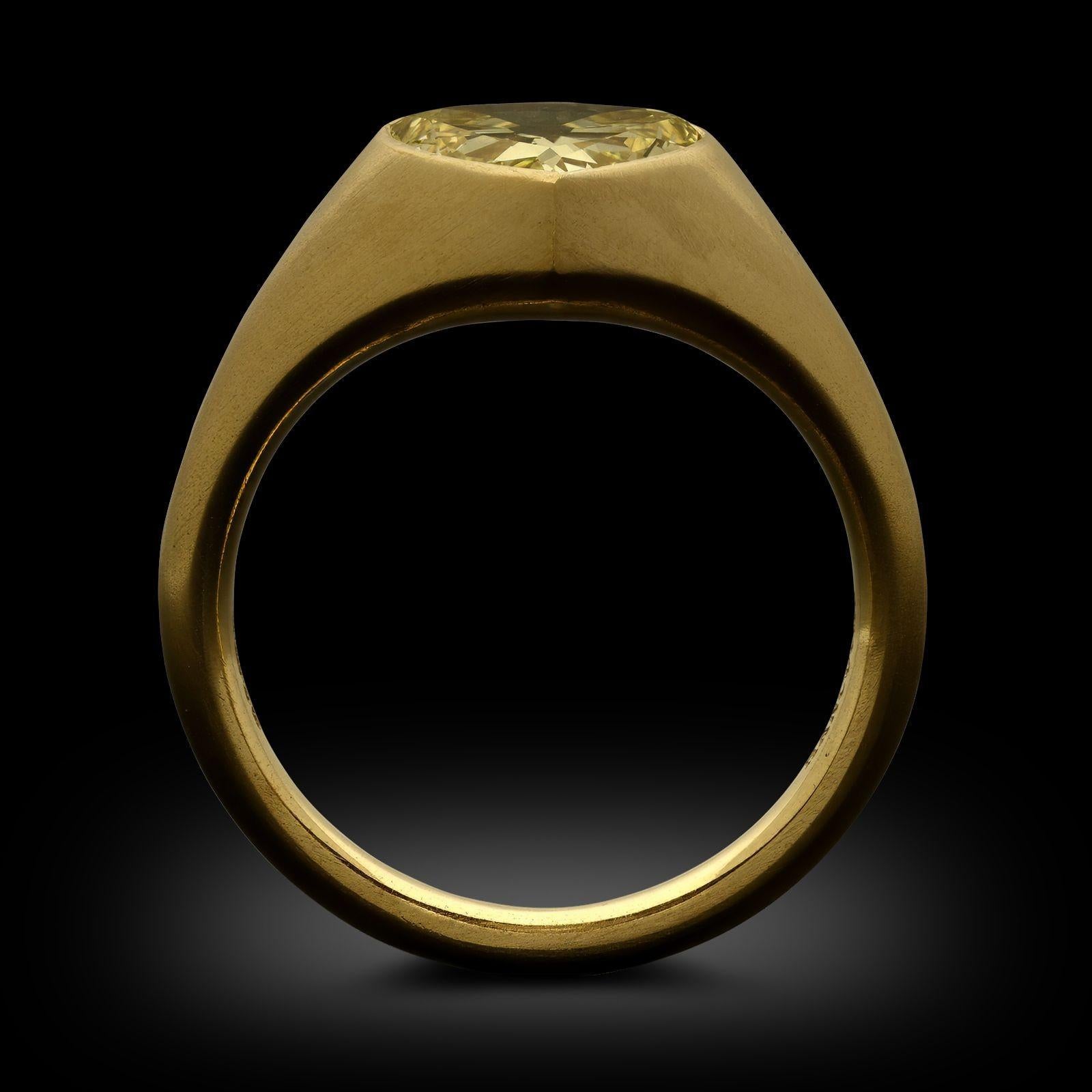 Women's or Men's Hancocks 2.38ct Fancy Intense Yellow Pear Diamond Set Ring in 22ct Gold For Sale