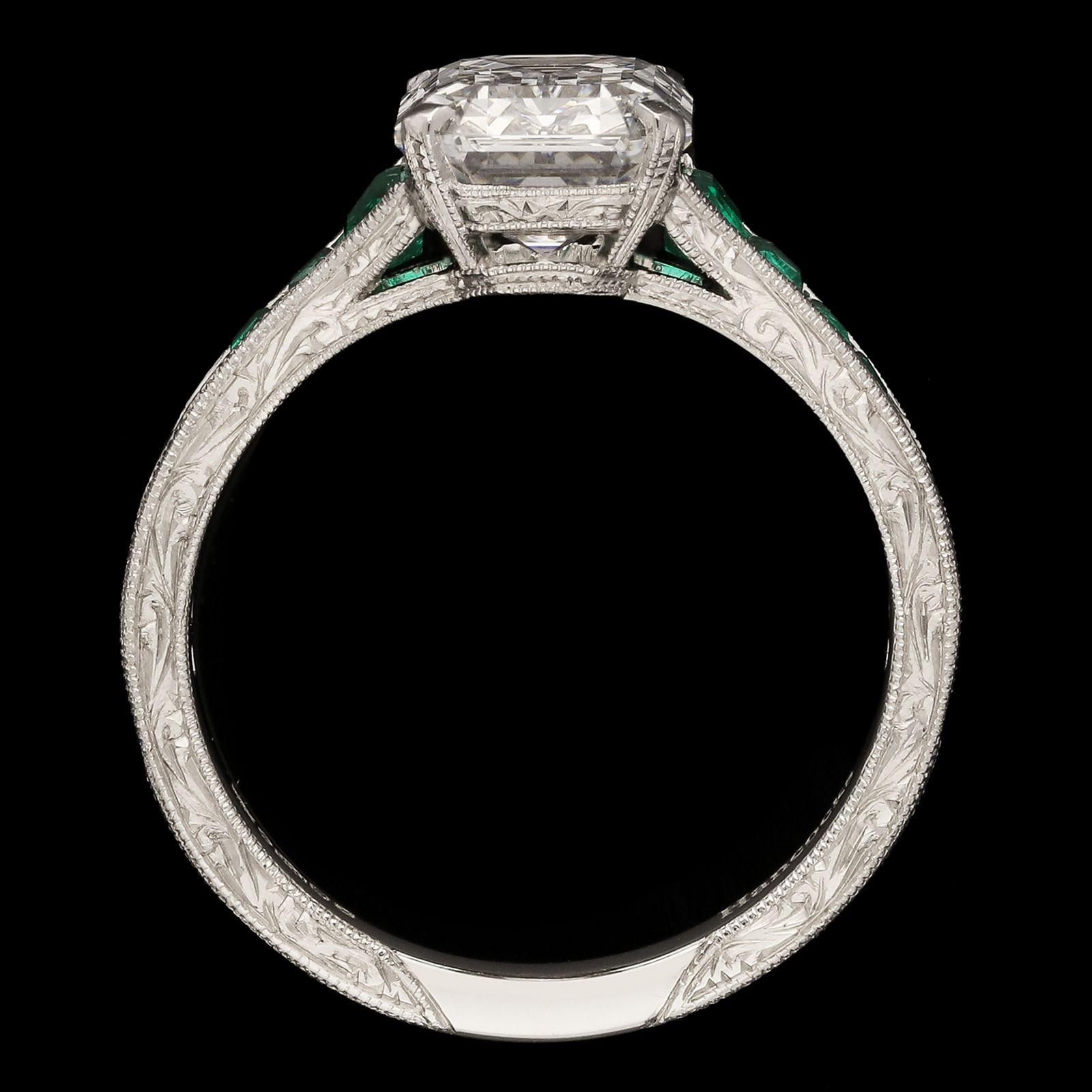 Hancocks Platinring mit 2,85 Karat Diamantring mit Smaragd im Smaragdschliff und Smaragd im Kaliberschliff für Damen oder Herren im Angebot
