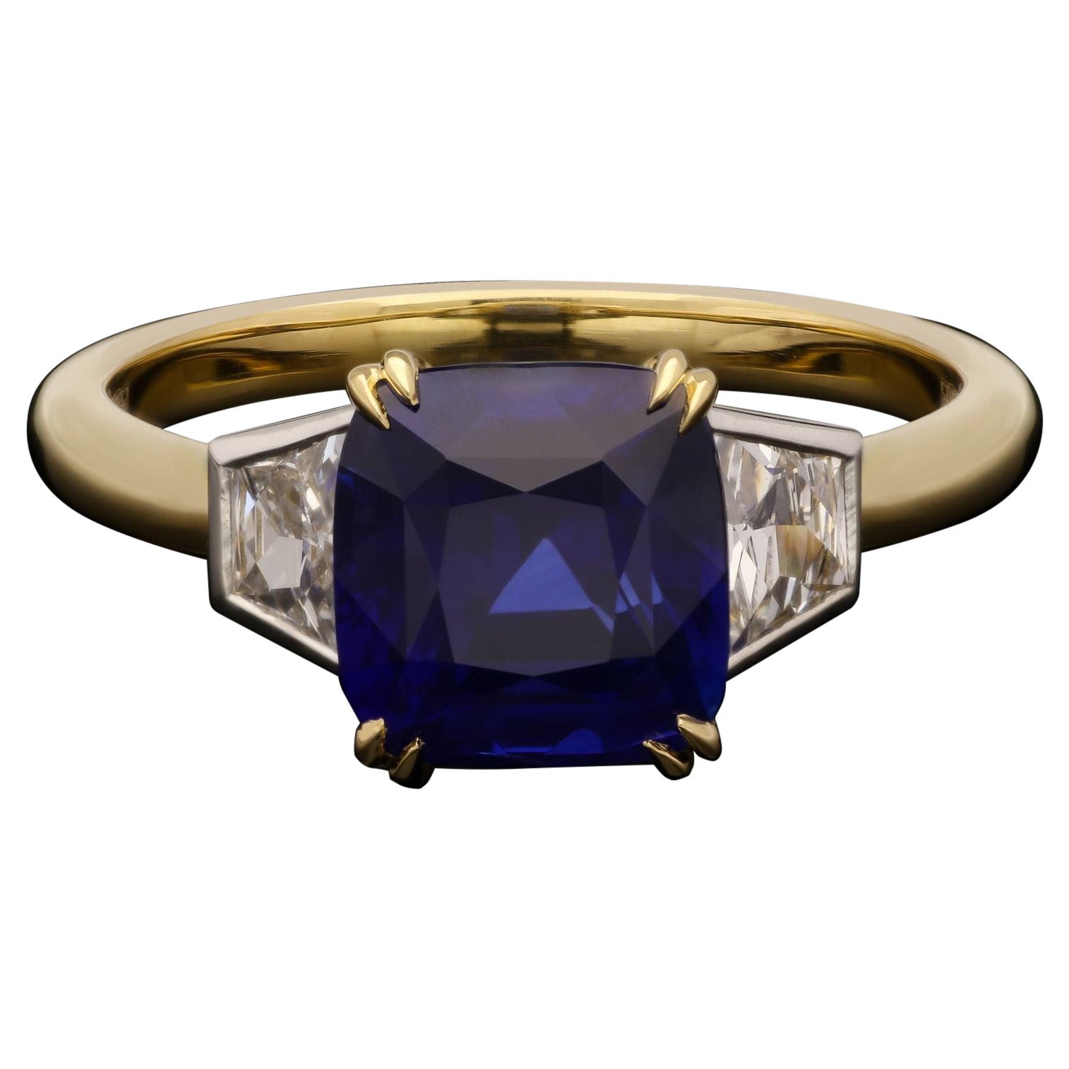 Anello Hancocks con zaffiro a cuscino da 3,54 carati e spalle di diamanti taglio francese