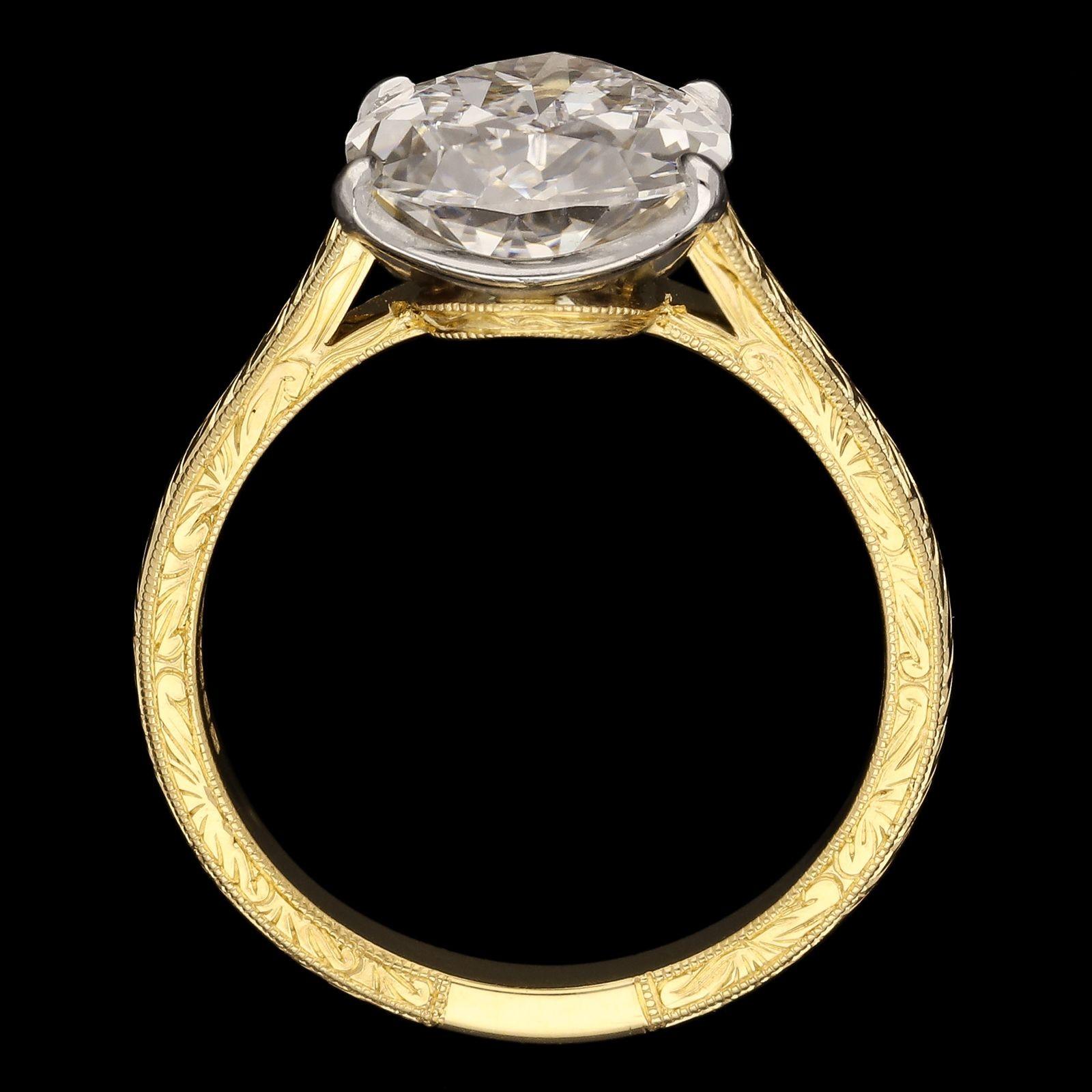 Hancocks 3,73 Karat G VVS2 Birnenförmiger Diamantring mit graviertem Goldband im Altschliff im Zustand „Neu“ im Angebot in London, GB