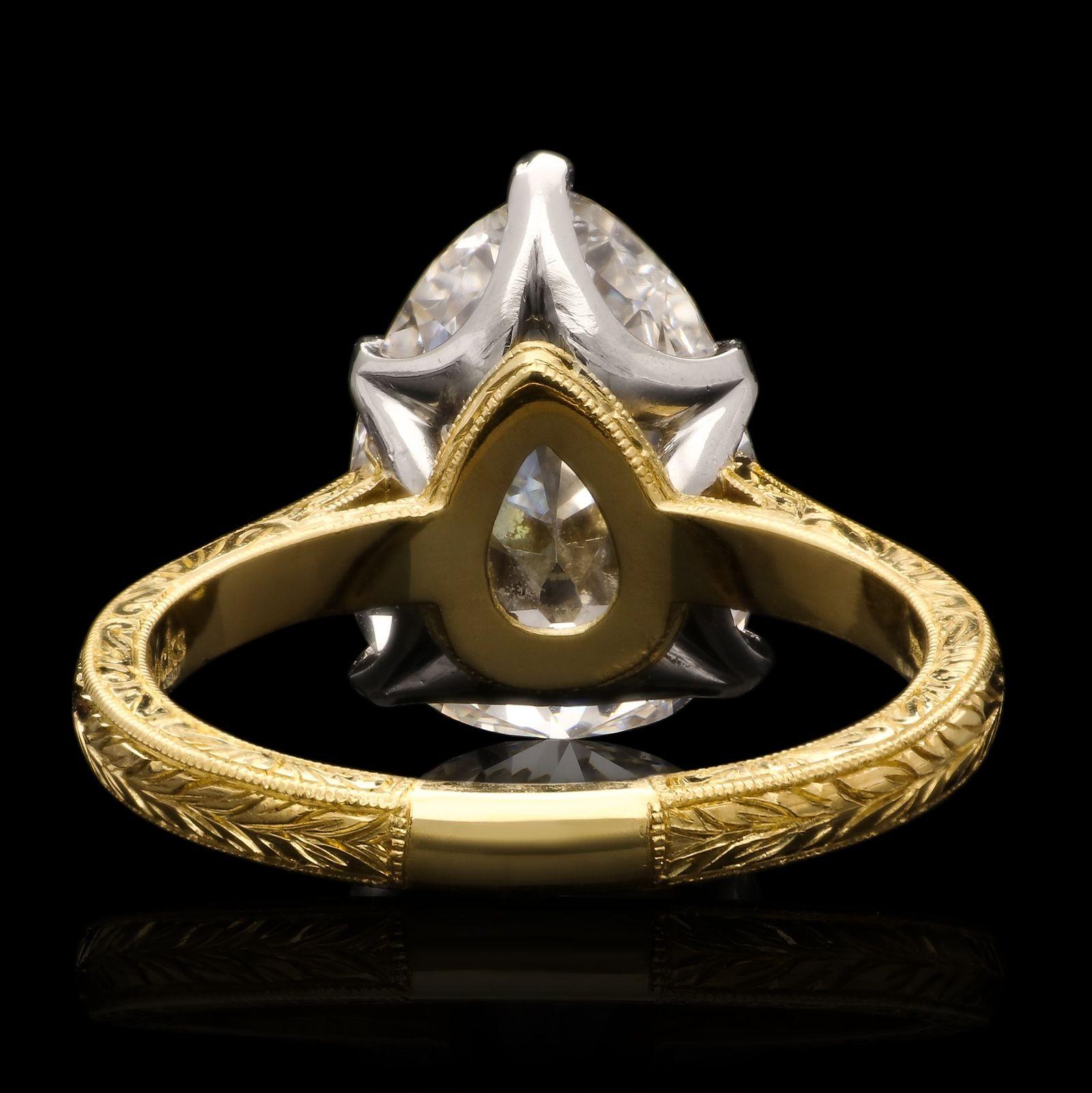 Hancocks 3,73 Karat G VVS2 Birnenförmiger Diamantring mit graviertem Goldband im Altschliff Damen im Angebot
