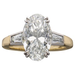 Hancocks 4,06ct Oval Brilliant Cut Diamond Tapered French Cut Diamond Shoulders