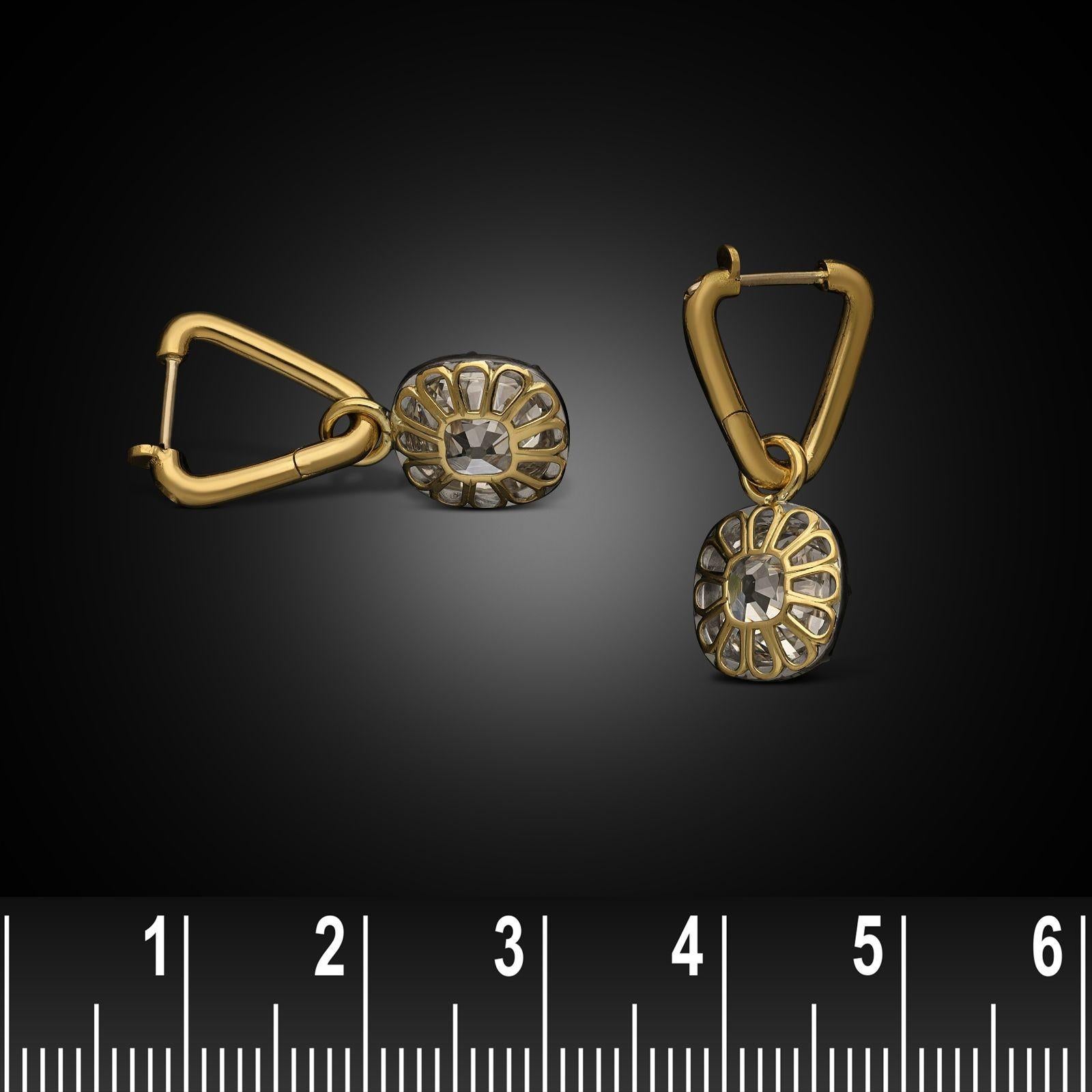 Hancocks Boucles d'oreilles en diamant taille coussin Old Mine 4.16ct Georgian Revival Unisexe en vente