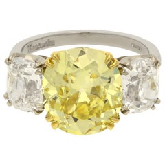 Hancocks Bague à 3 pierres en diamant jaune intense fantaisie taille coussin ancien de 5,13 carats