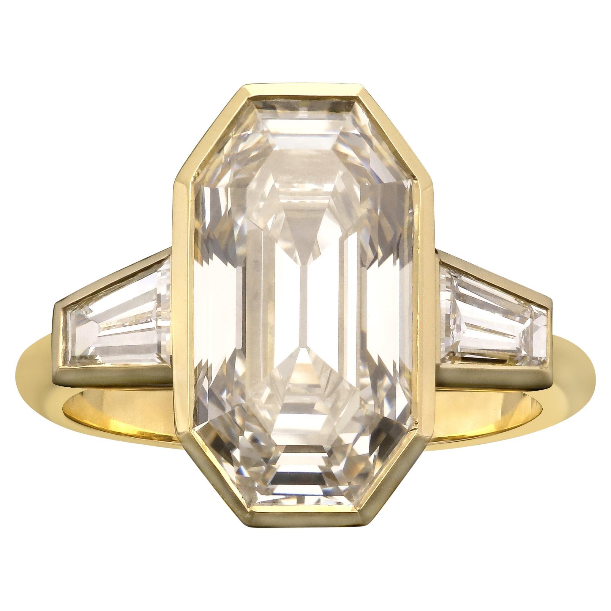 Hancocks 5.38ct Old Emerald Cut Diamond Bezel Set Gold Ring Tapered Shoulders For Sale