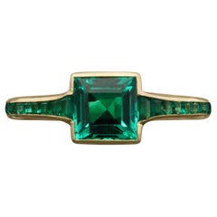 Hancocks Contemporary 1.10ct Colombian No Oil Emerald and 18ct Gold Ring