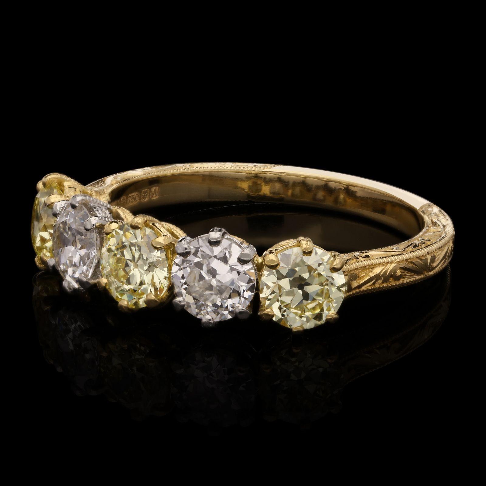 Hancocks Zeitgenössischer Ring mit 1,49 Karat gelben und weißen Diamanten und fünf Steinen (Brillantschliff) im Angebot