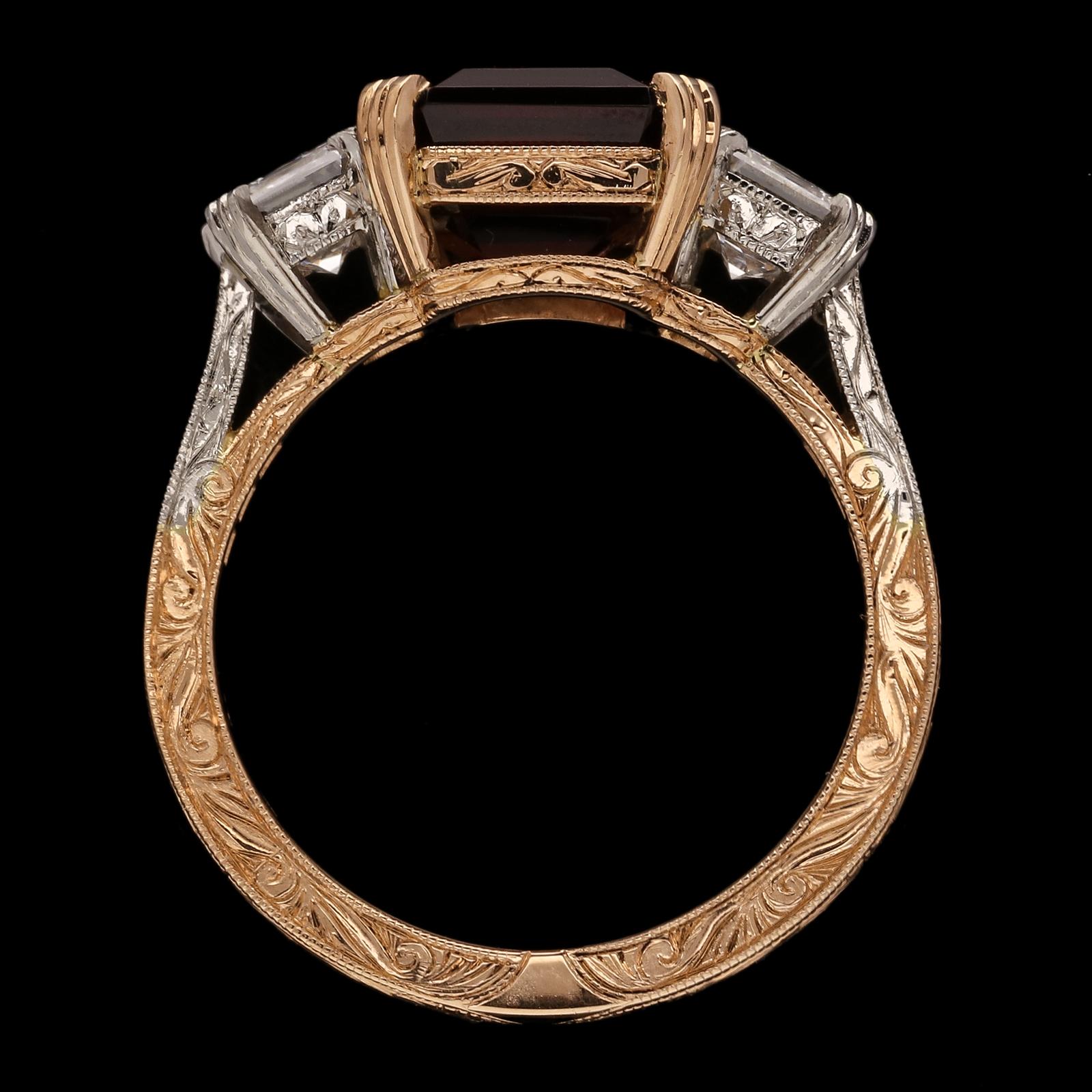 Hancocks Contemporary 4.09ct Asscher Cut Burmese Spinel Diamond Three Stone Ring (Asscher-Schliff) im Angebot