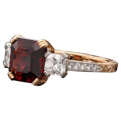 Hancocks Contemporary 4.09ct Asscher Cut Burmese Spinel Diamond Three Stone Ring (bague à trois pierres)