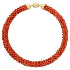 Hancocks - Collana di corallo, diamanti e oro giallo 18ct con perline intrecciate