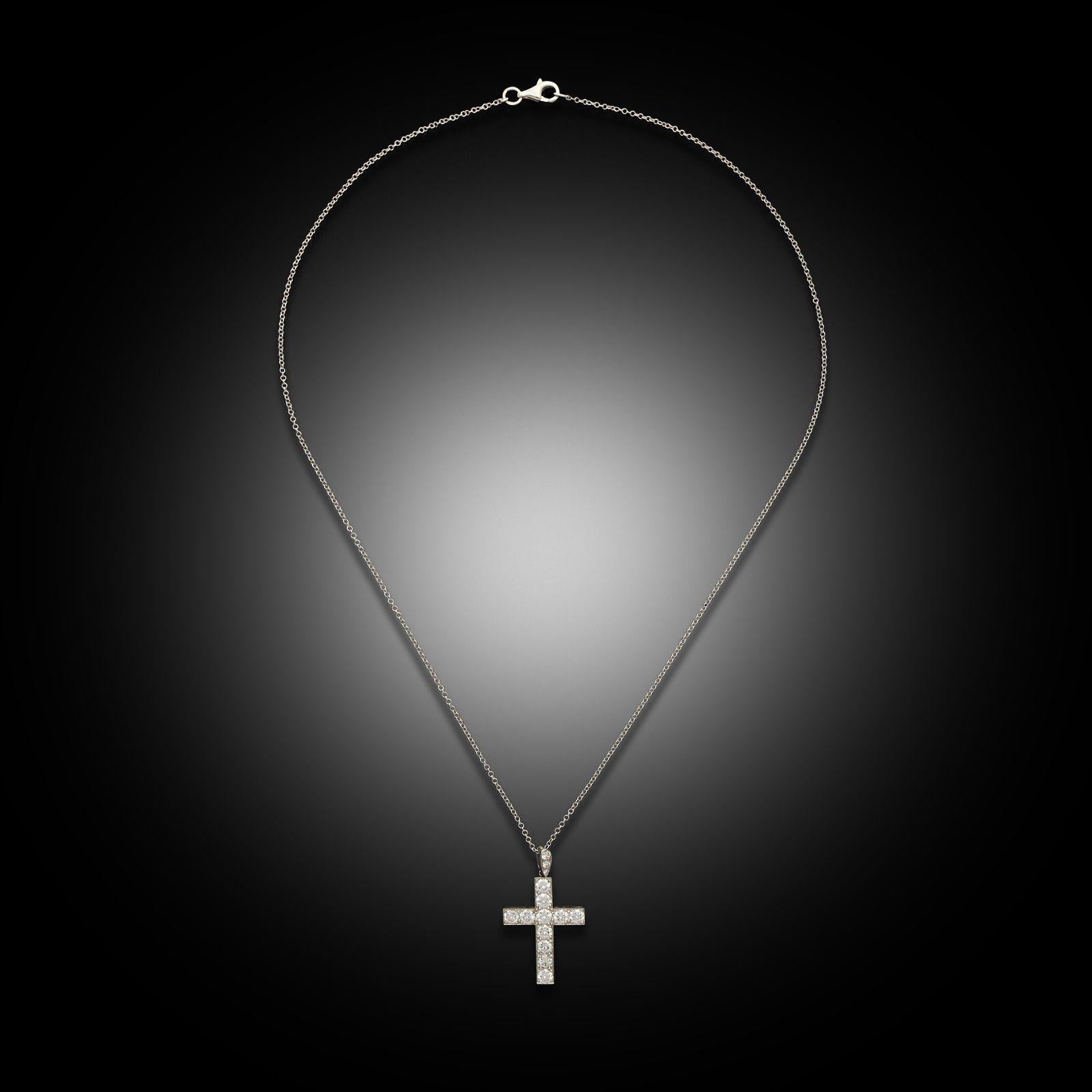 Hancocks Diamond & Platinum Cross Pendant Circa 1990 In Good Condition For Sale In London, GB