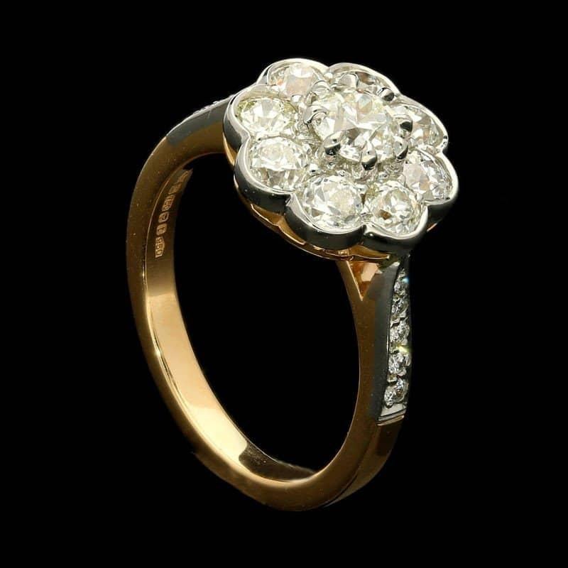 Hancocks: Platin- und Roségold-Cluster-Ring mit Diamant im alteuropäischen Brillantschliff im Zustand „Neu“ im Angebot in London, GB