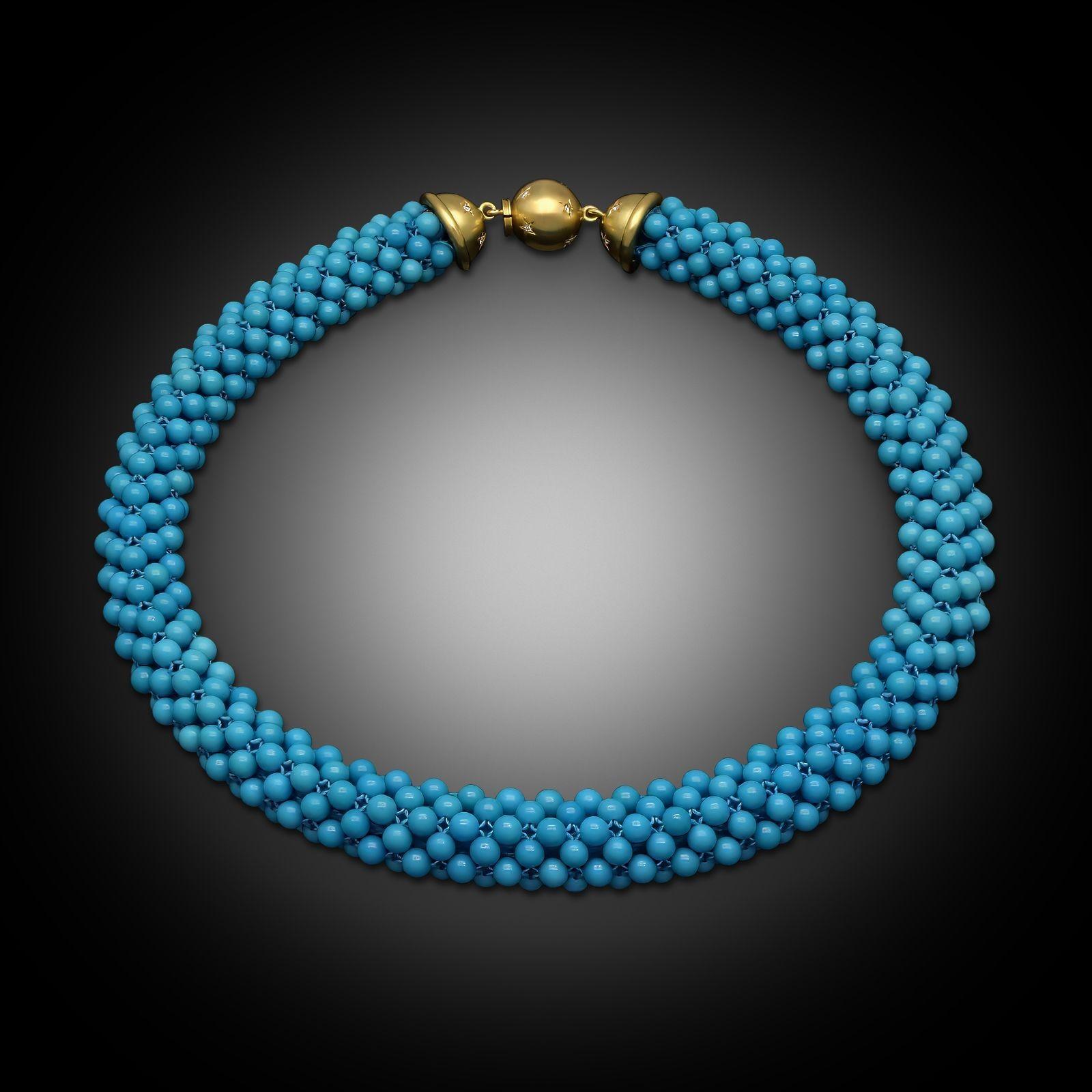 Creatore:
Hancocks
Sommario:
Collana con perline intrecciate in turchese, diamanti e oro giallo 18ct
Descrizione:
Una collana di perline turchesi intrecciate a mano di Hancocks. Cinque file di perline rotonde di turchese sono state intricate per