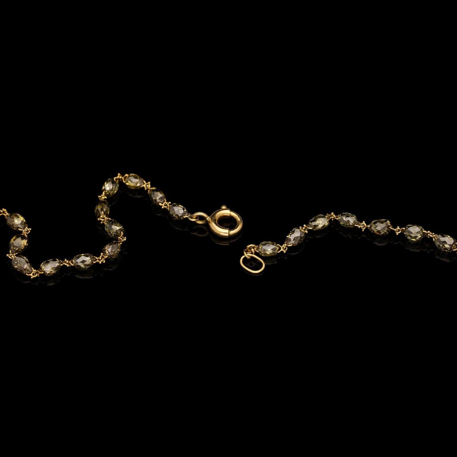 Taille briolette Hancocks Vintage Cut Briolette Diamonds and 18ct Gold Necklace Set with 16.17cts en vente