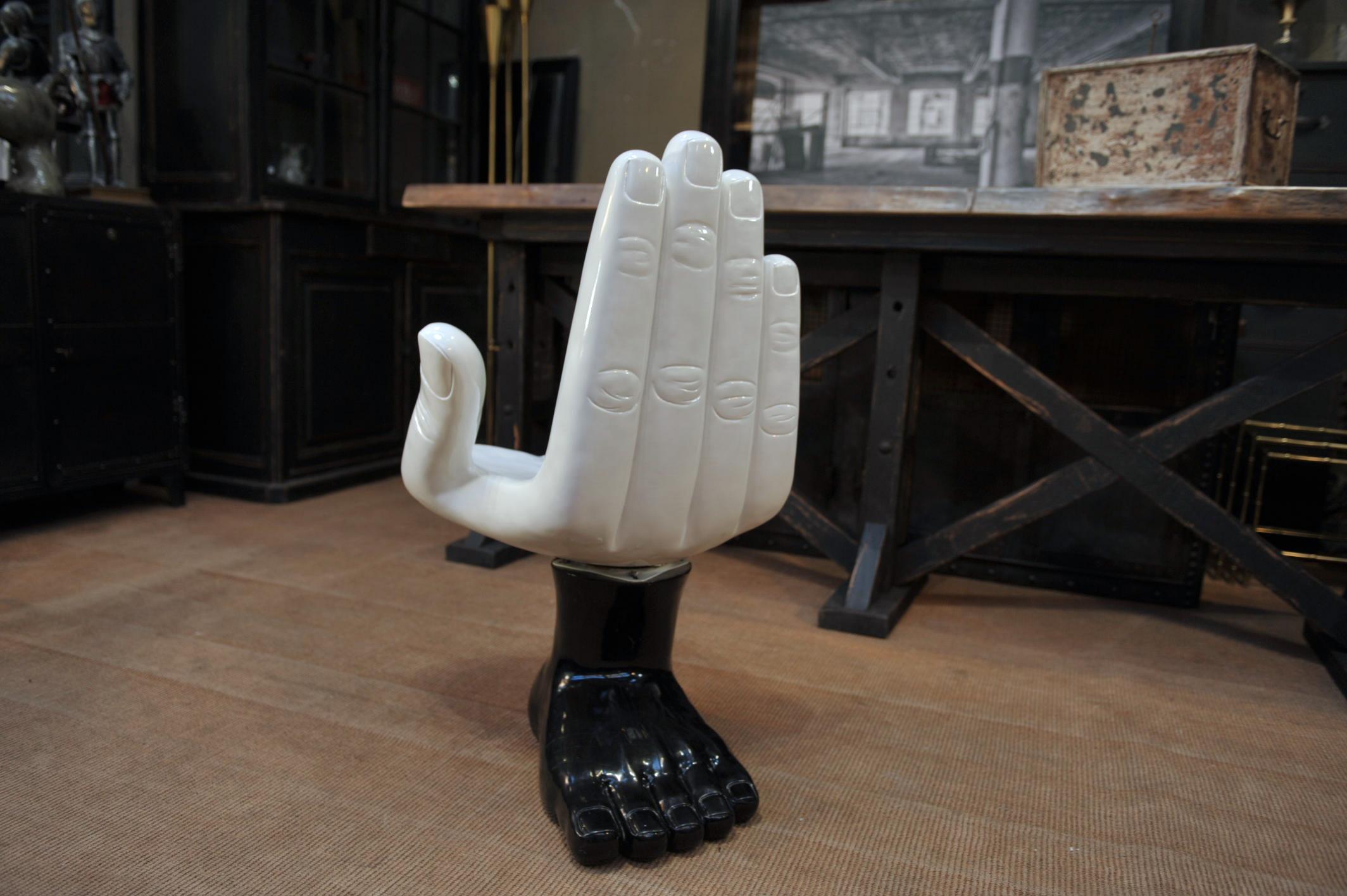 Français Fauteuil moderniste pivotant à la main et au pied, vers 1970