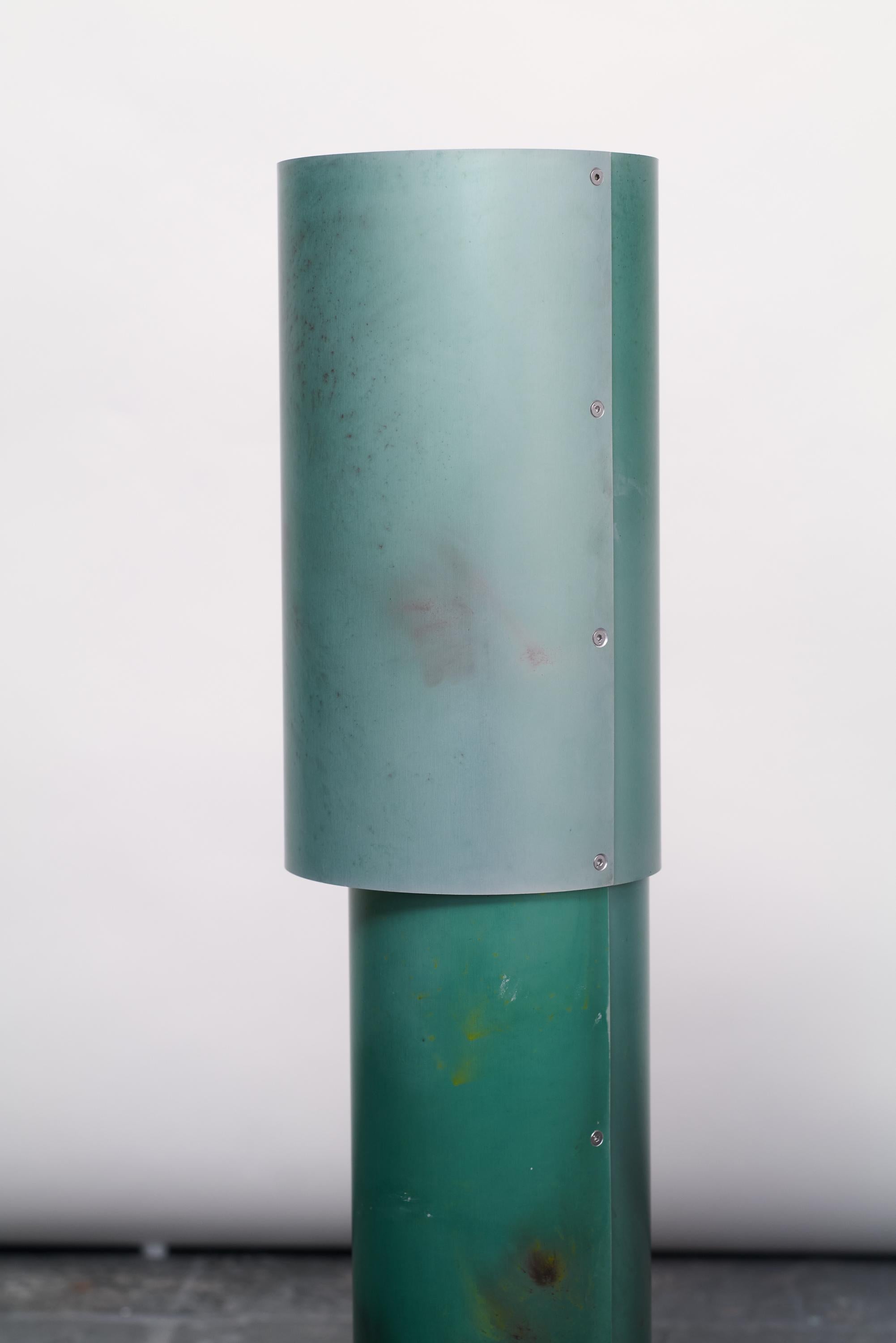 Postmoderne Lampe d'ambiance en aluminium anodisé à la main de la collection Cosmos, vert/multicolore en vente