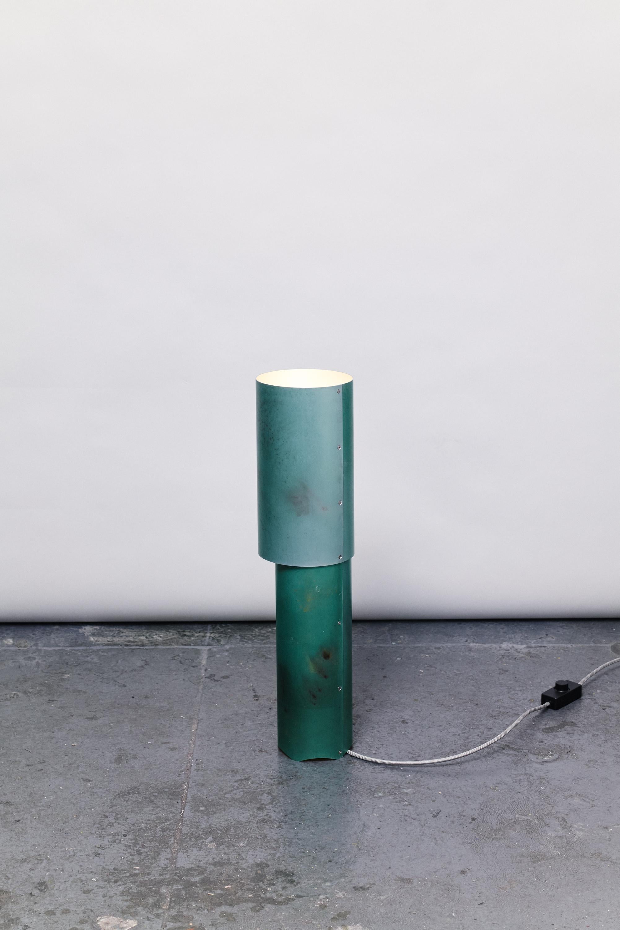 XXIe siècle et contemporain Lampe d'ambiance en aluminium anodisé à la main de la collection Cosmos, vert/multicolore en vente