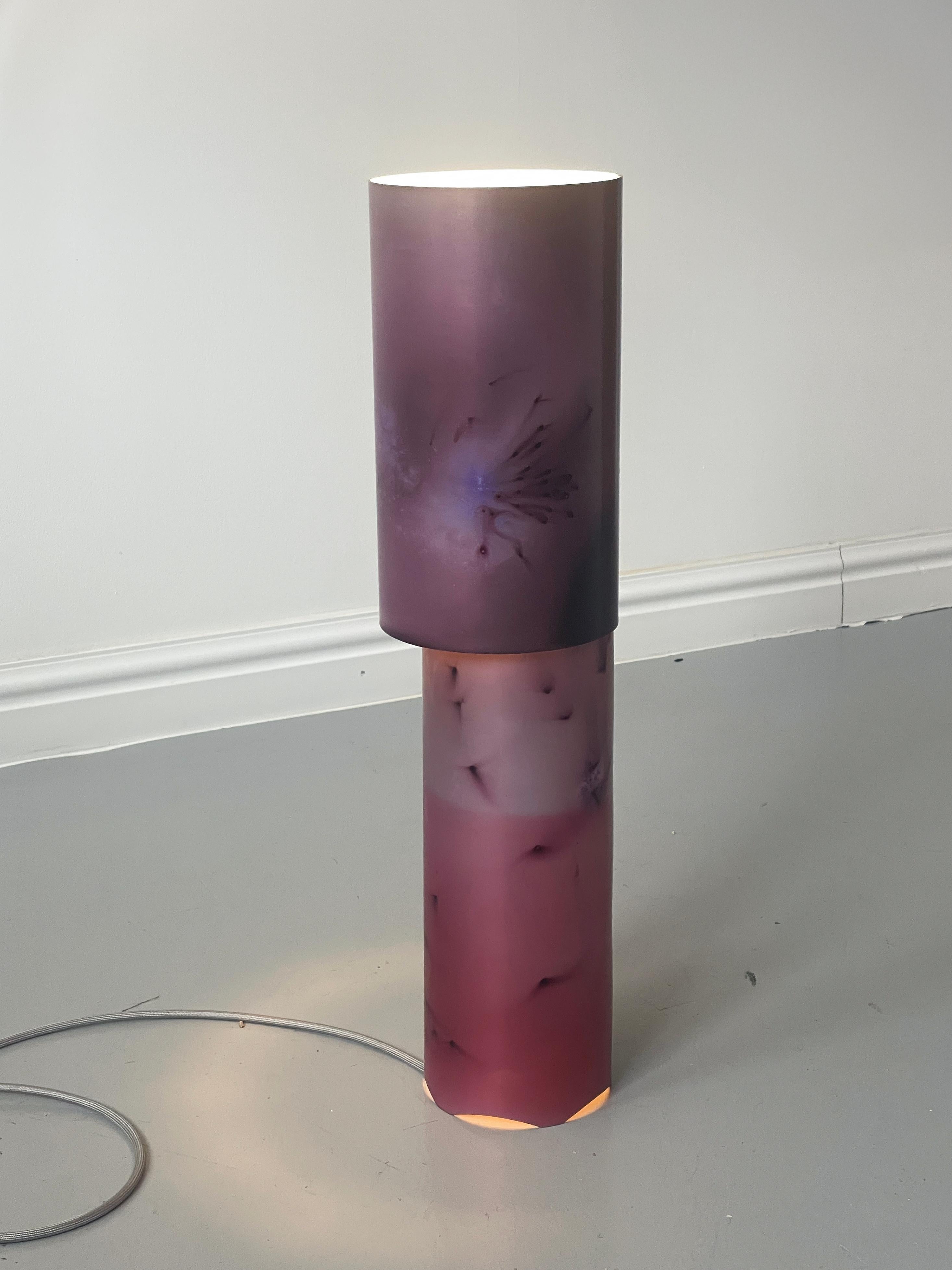 Postmoderne Lampe d'ambiance en aluminium anodisé à la main de la collection Cosmos rose / violet / rouge en vente