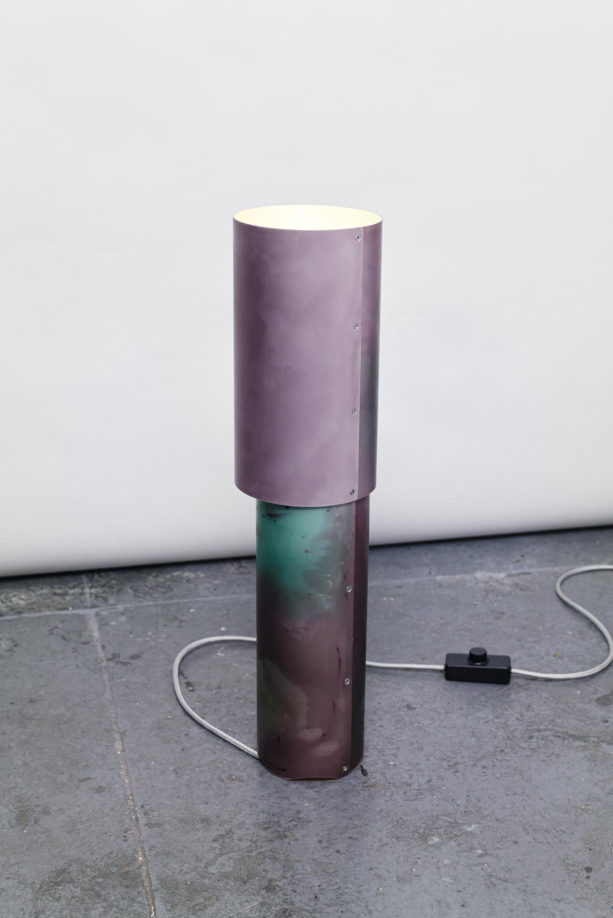XXIe siècle et contemporain Lampe d'ambiance en aluminium anodisé à la main de la collection Cosmos rose / violet / rouge en vente