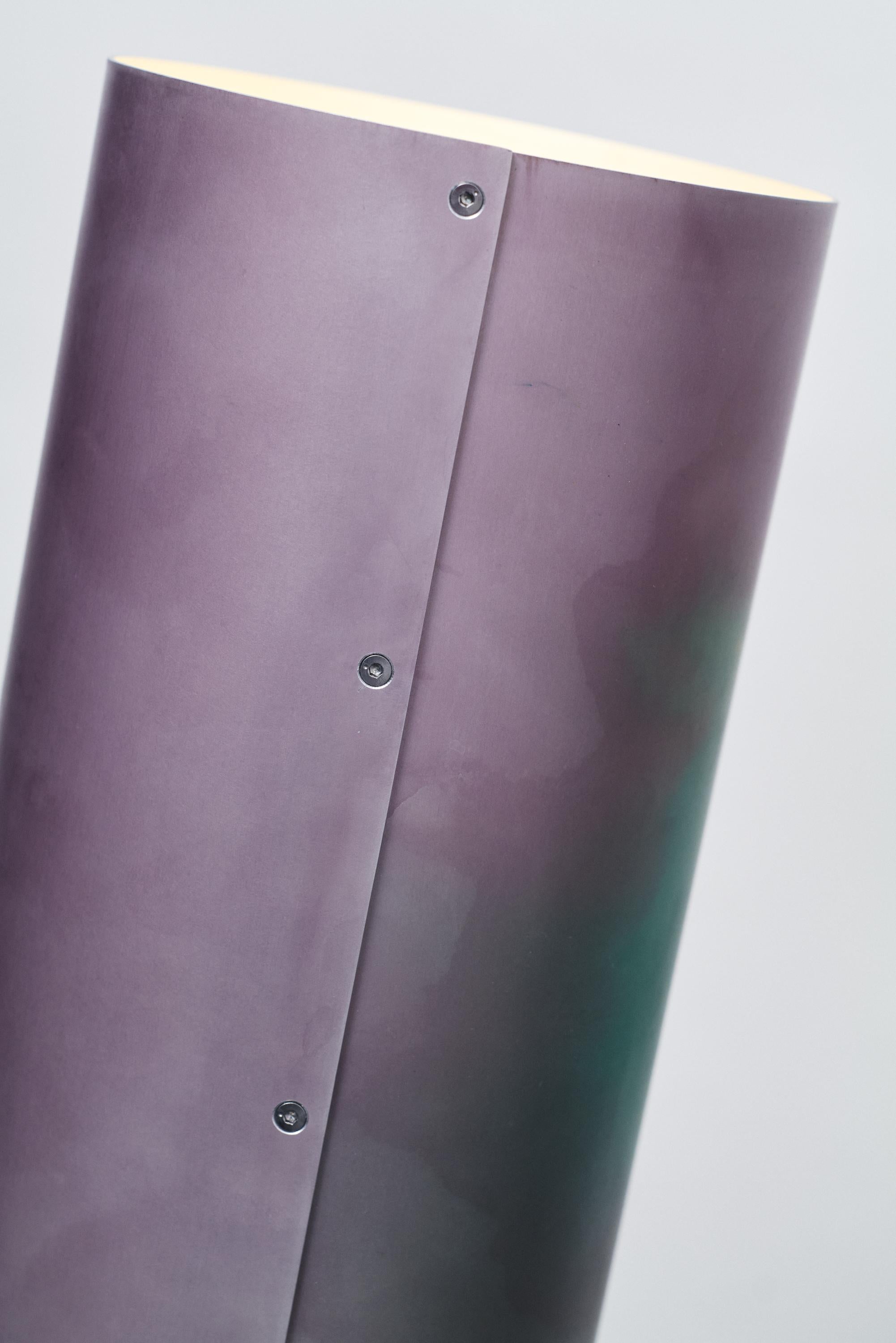 Aluminium Lampe d'ambiance en aluminium anodisé à la main de la collection Cosmos rose / violet / rouge en vente