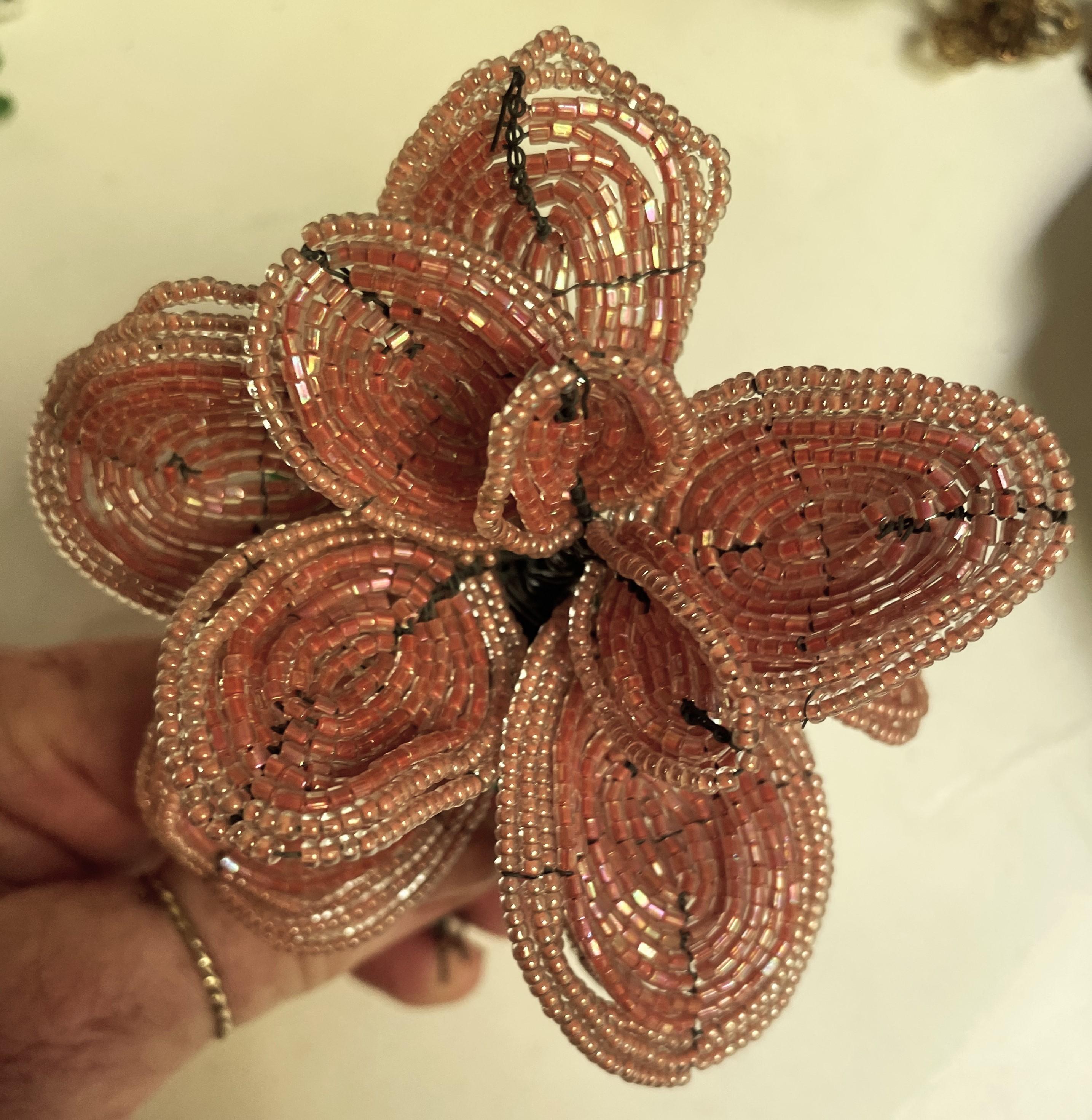 Fil di ferro Perline a mano Lg Fiore Rosa Esposizione floreale Molti petali in vendita
