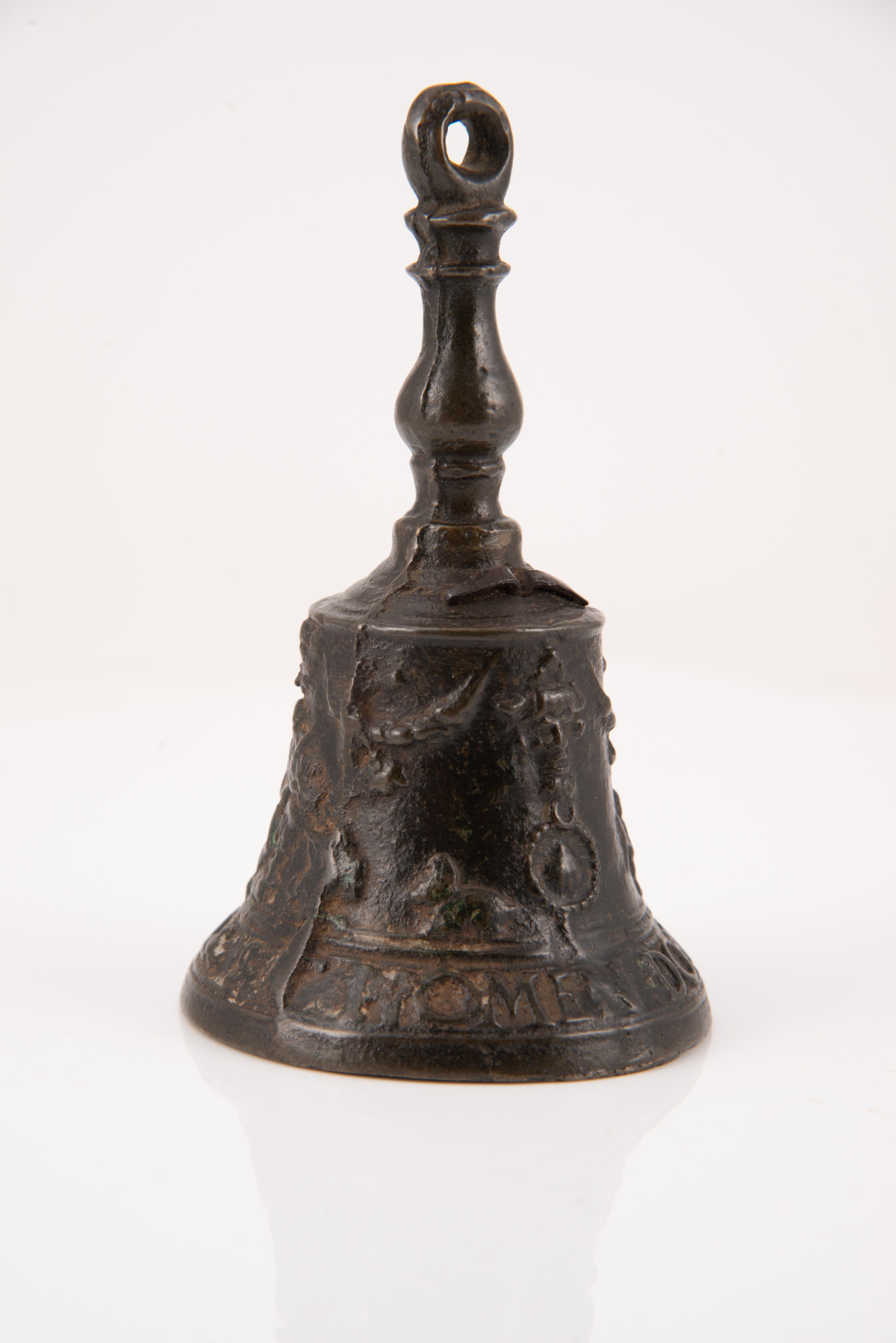Renaissance Hand bell or bell, “from Malinas”. Bronze. 16th century. For Sale