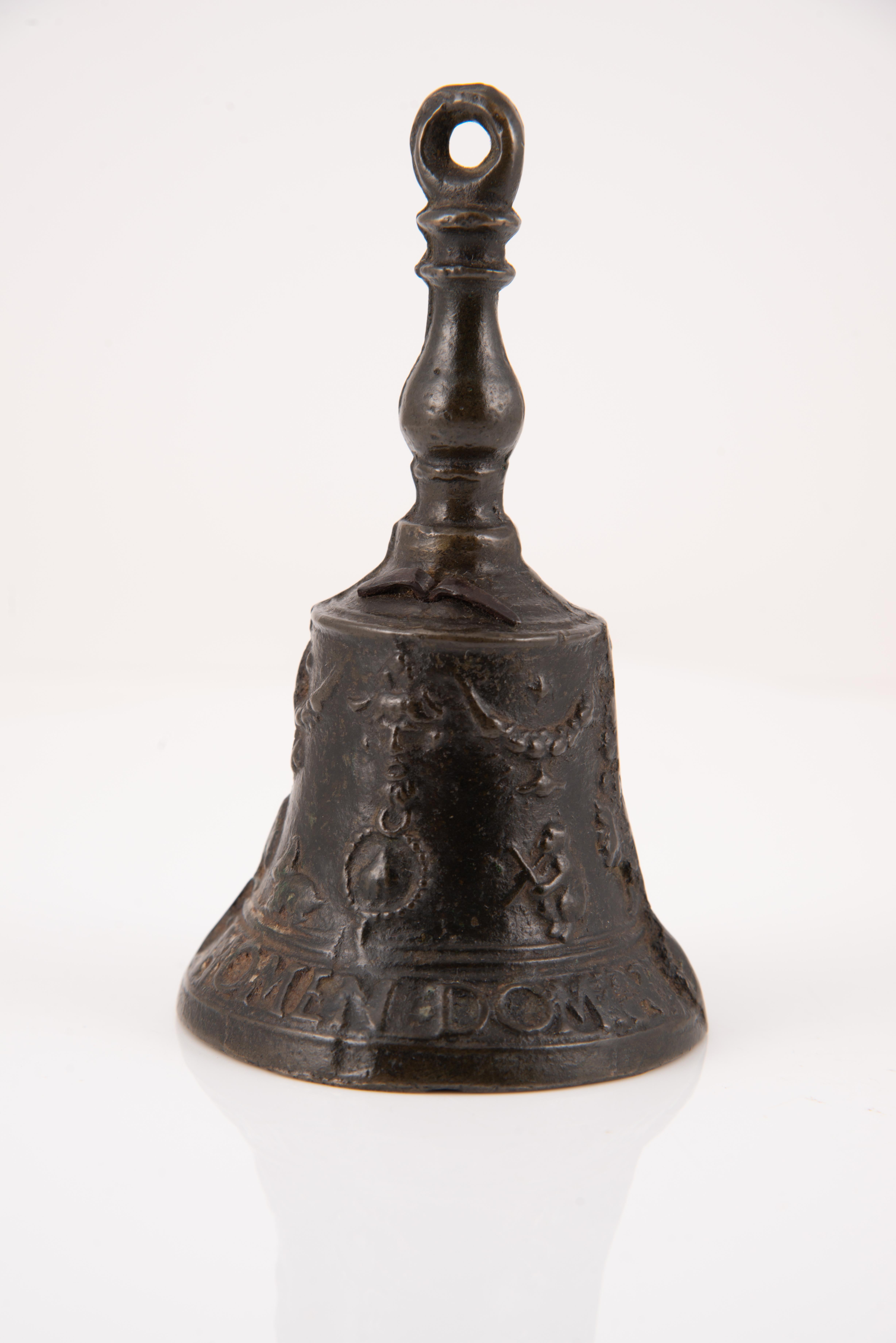 European Hand bell or bell, “from Malinas”. Bronze. 16th century. For Sale