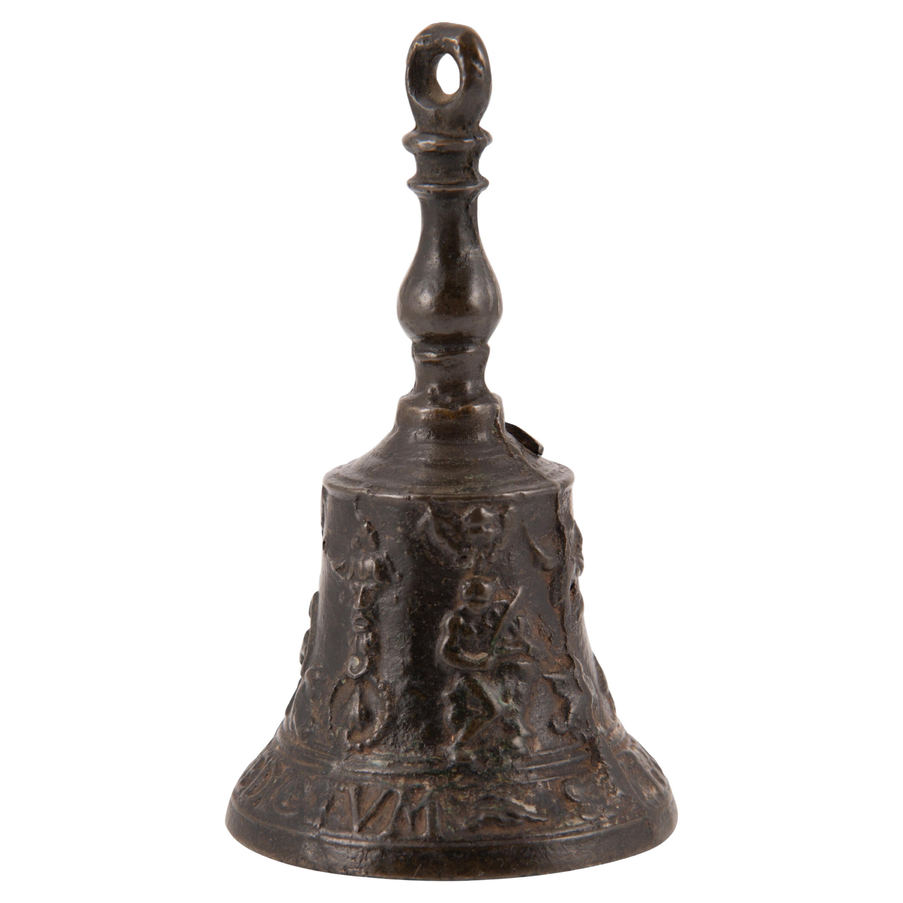 Campana de mano o campanilla, "de Malinas". Bronce. Siglo XVI.