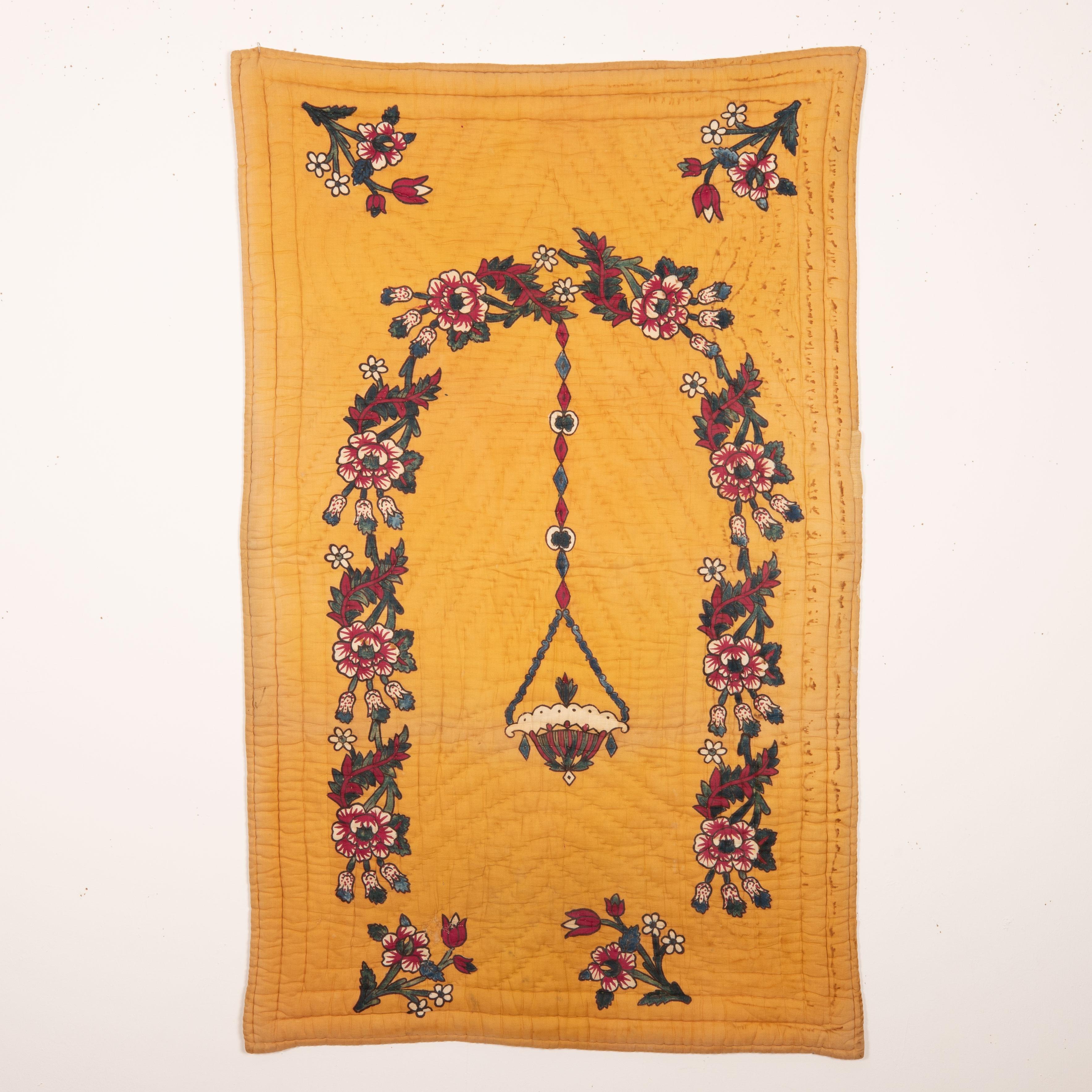Der Handblockdruck ist eines der Wahrzeichen der materiellen Kultur Westanatoliens. Diese Quilts wurden entweder als Gebetsteppiche oder als Wandbehang verwendet.

