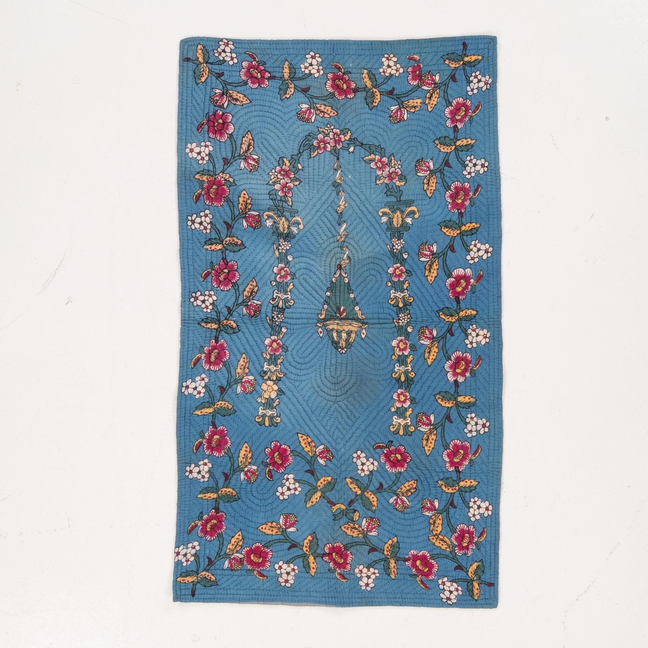 Der Handblockdruck ist eines der Wahrzeichen der materiellen Kultur Westanatoliens. Diese Quilts wurden entweder als Gebetsteppiche oder als Wandbehang verwendet.
