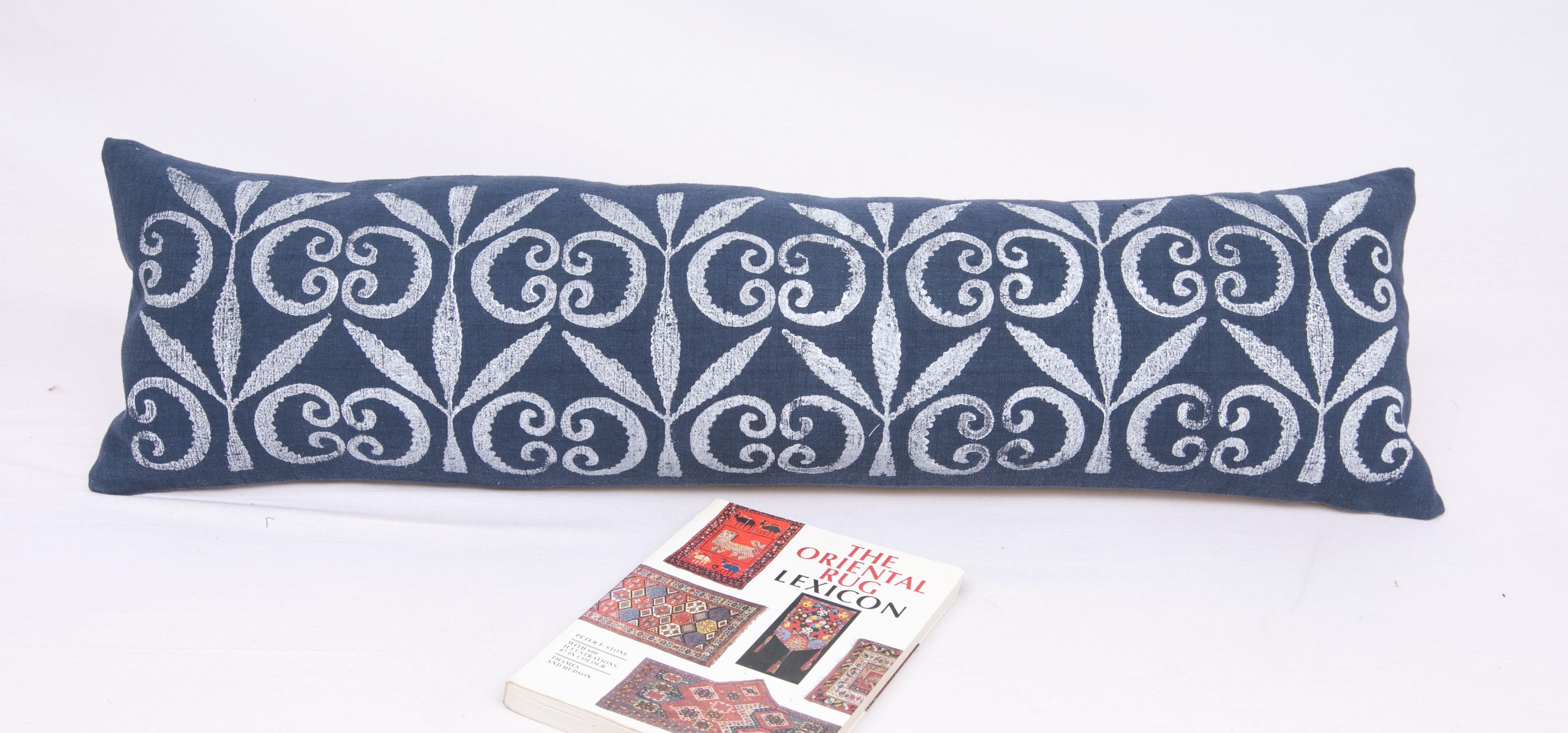 Original old Anatolian blocks used to print these patterns on to hand woven vintage cotton fabric.
It does not come with an insert but a bag made to the size to accommodate insert materials.
Cotton in the back.
Zipper closure.
Dry Clean