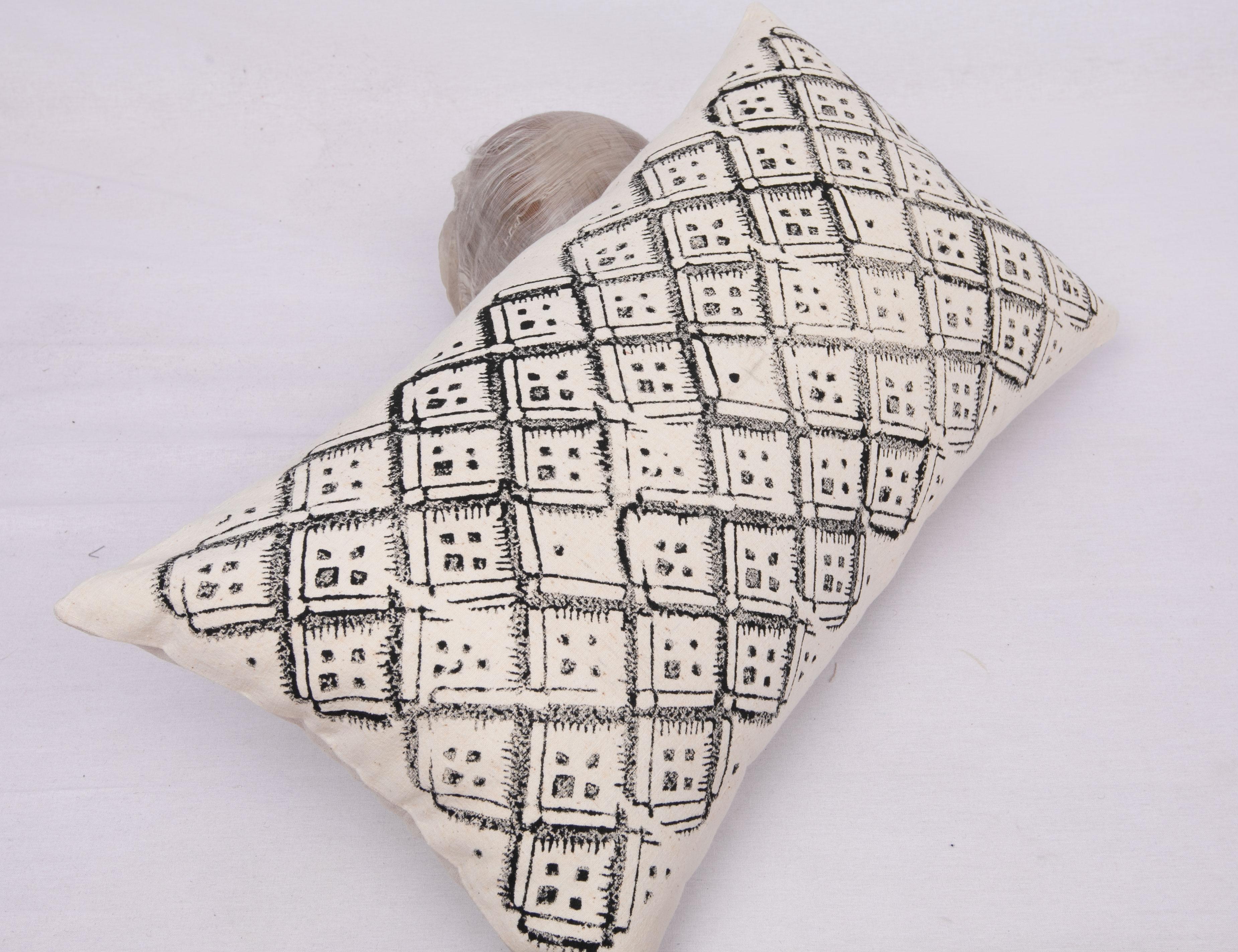Hand Block Printed Lumbar Pillow Case In Good Condition For Sale In Istanbul, TR