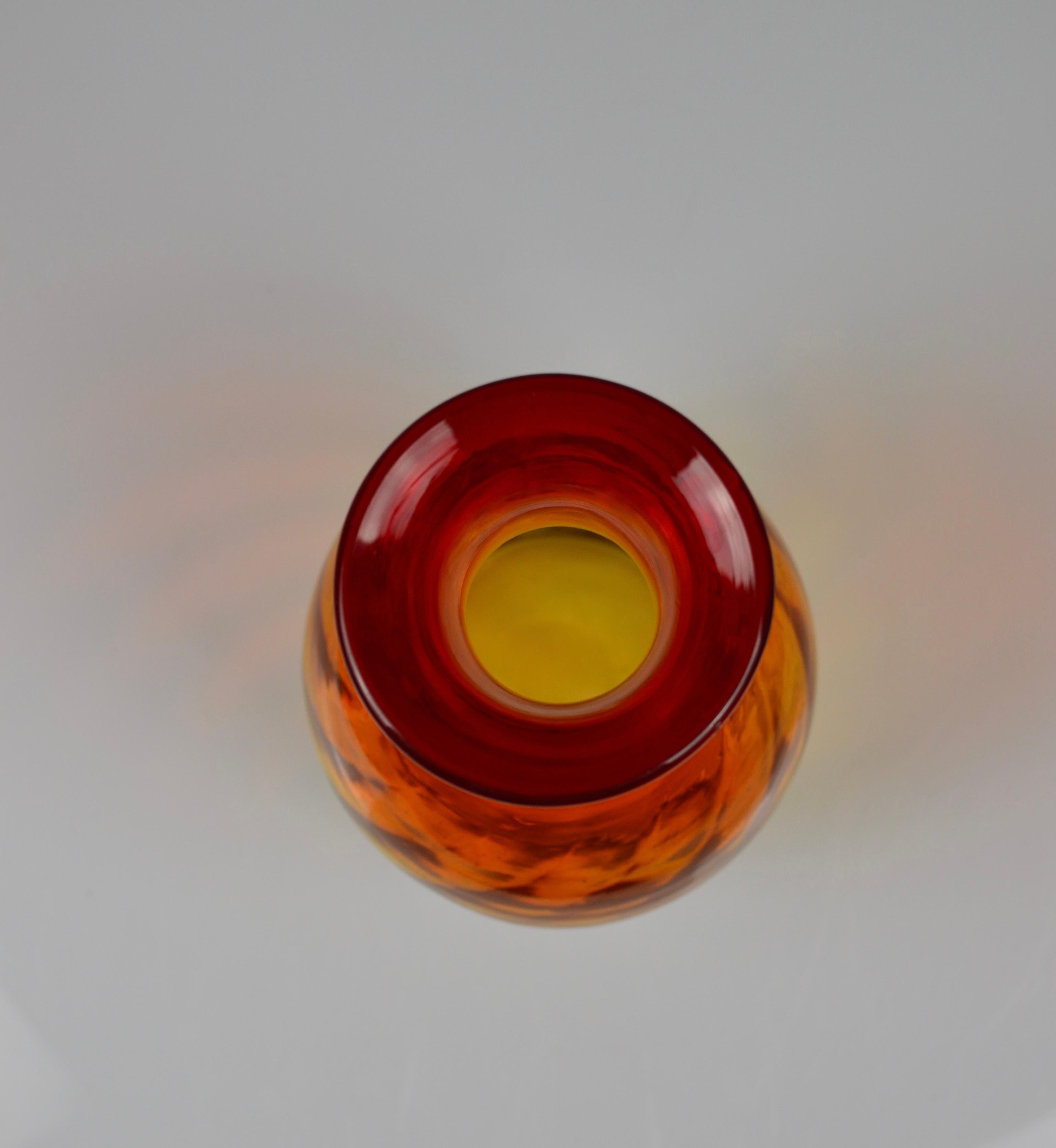Americano Hand-Blown amberina Art Glass Vase by Blenko in vendita