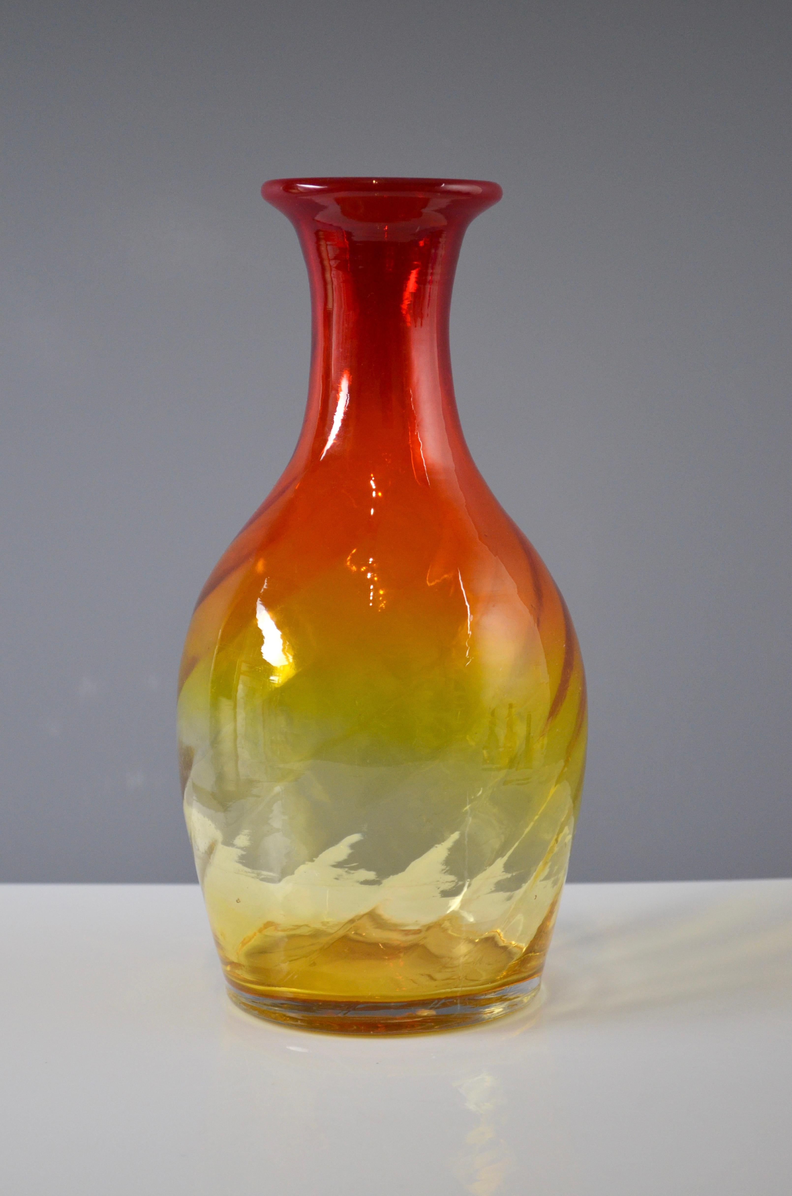 Hand-Blown amberina Art Glass Vase by Blenko In condizioni buone in vendita a Marinha Grande, PT