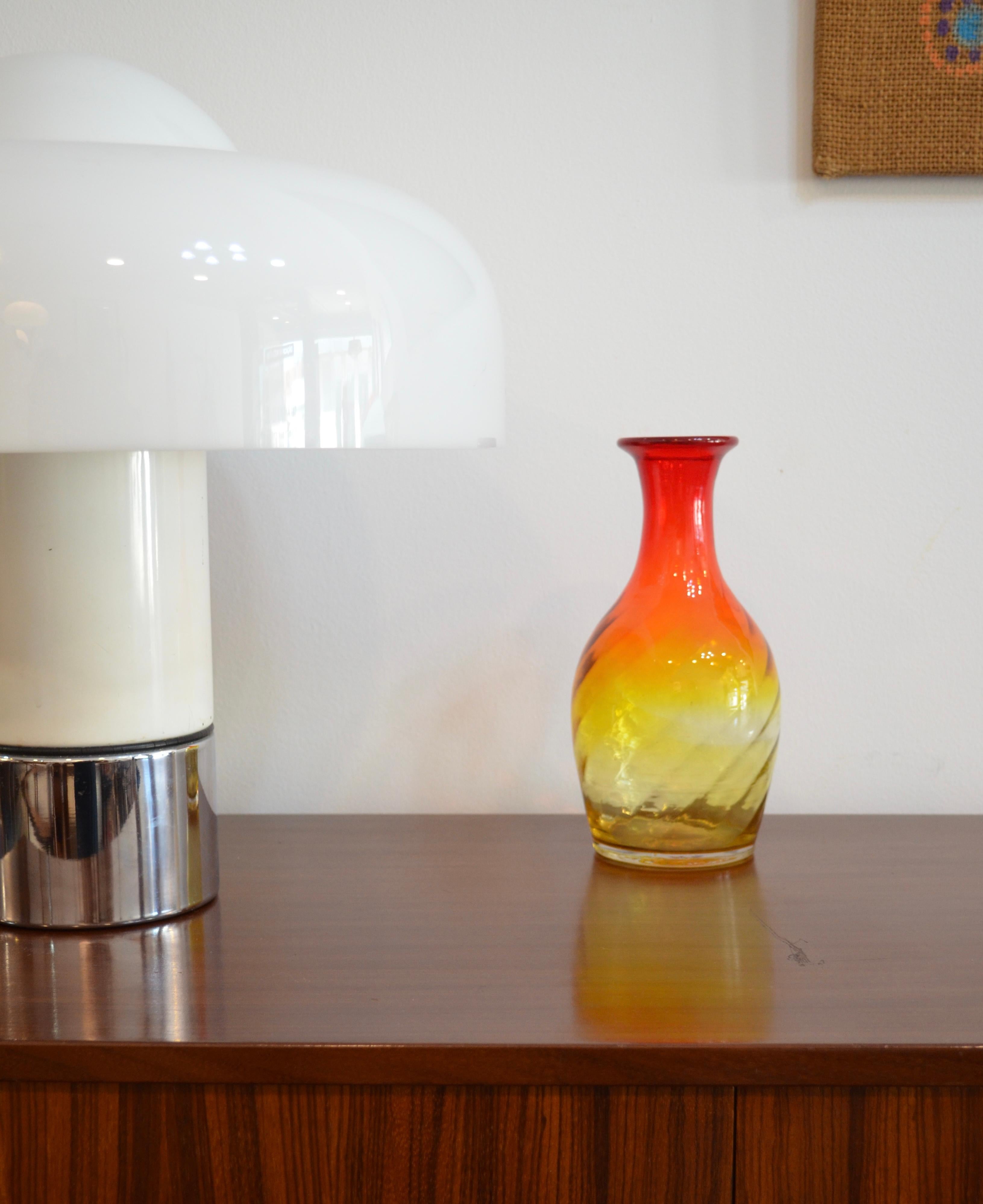 Vetro soffiato Hand-Blown amberina Art Glass Vase by Blenko in vendita
