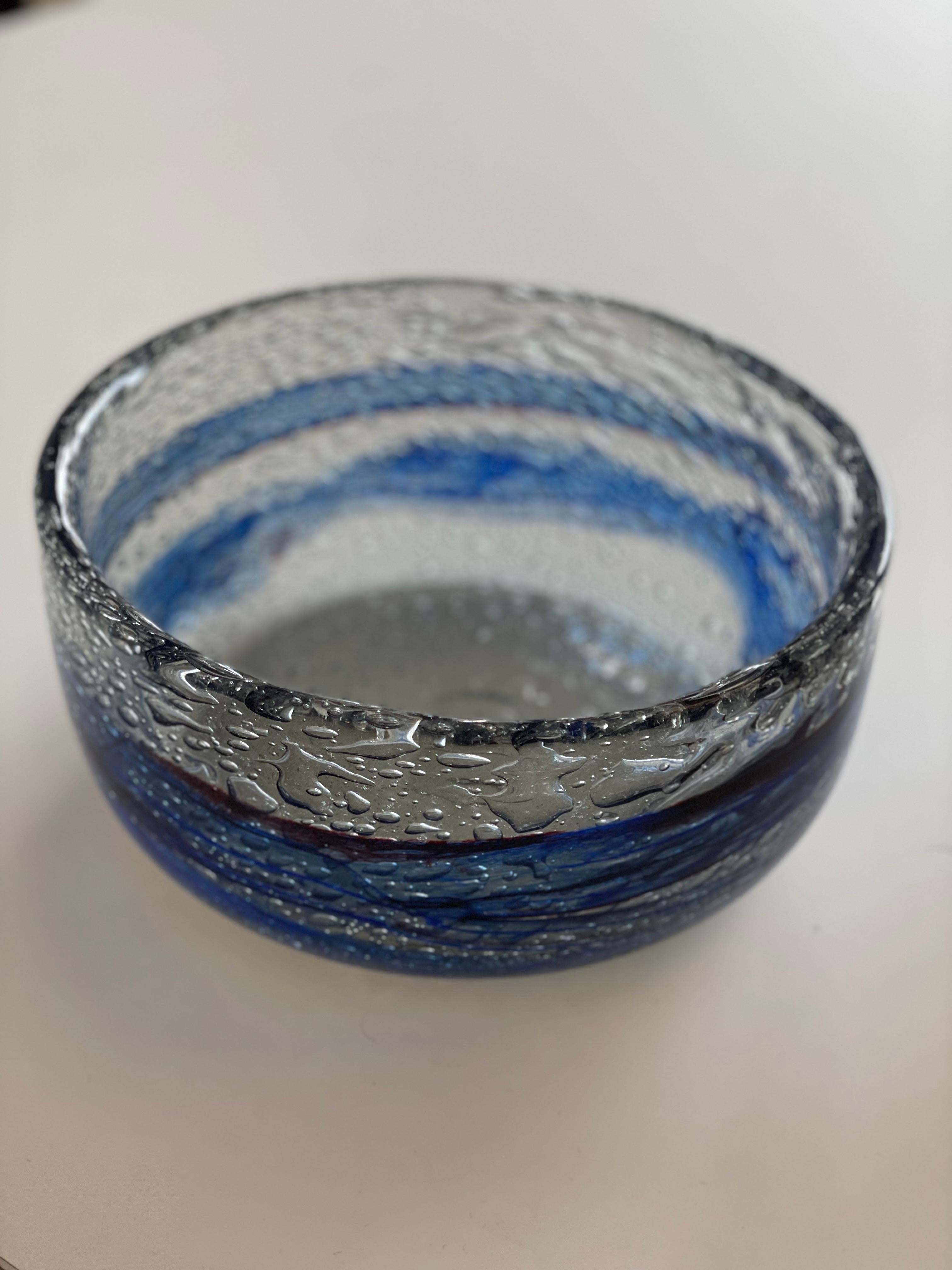 Mid-Century Modern Hand blown art glass bowl, Willy Johansson for Hadeland. Norway 1960s For Sale