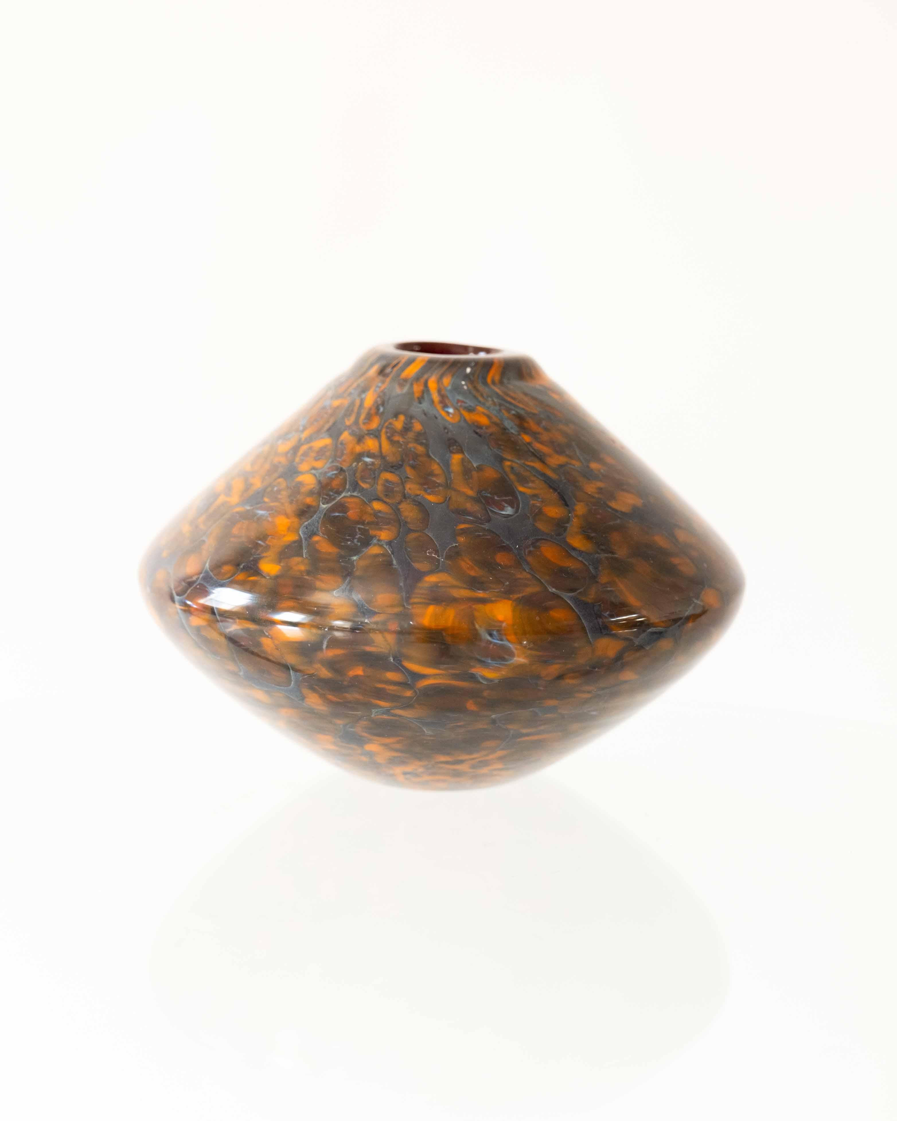 Vase en verre d'art soufflé à la main Bon état - En vente à New York, NY