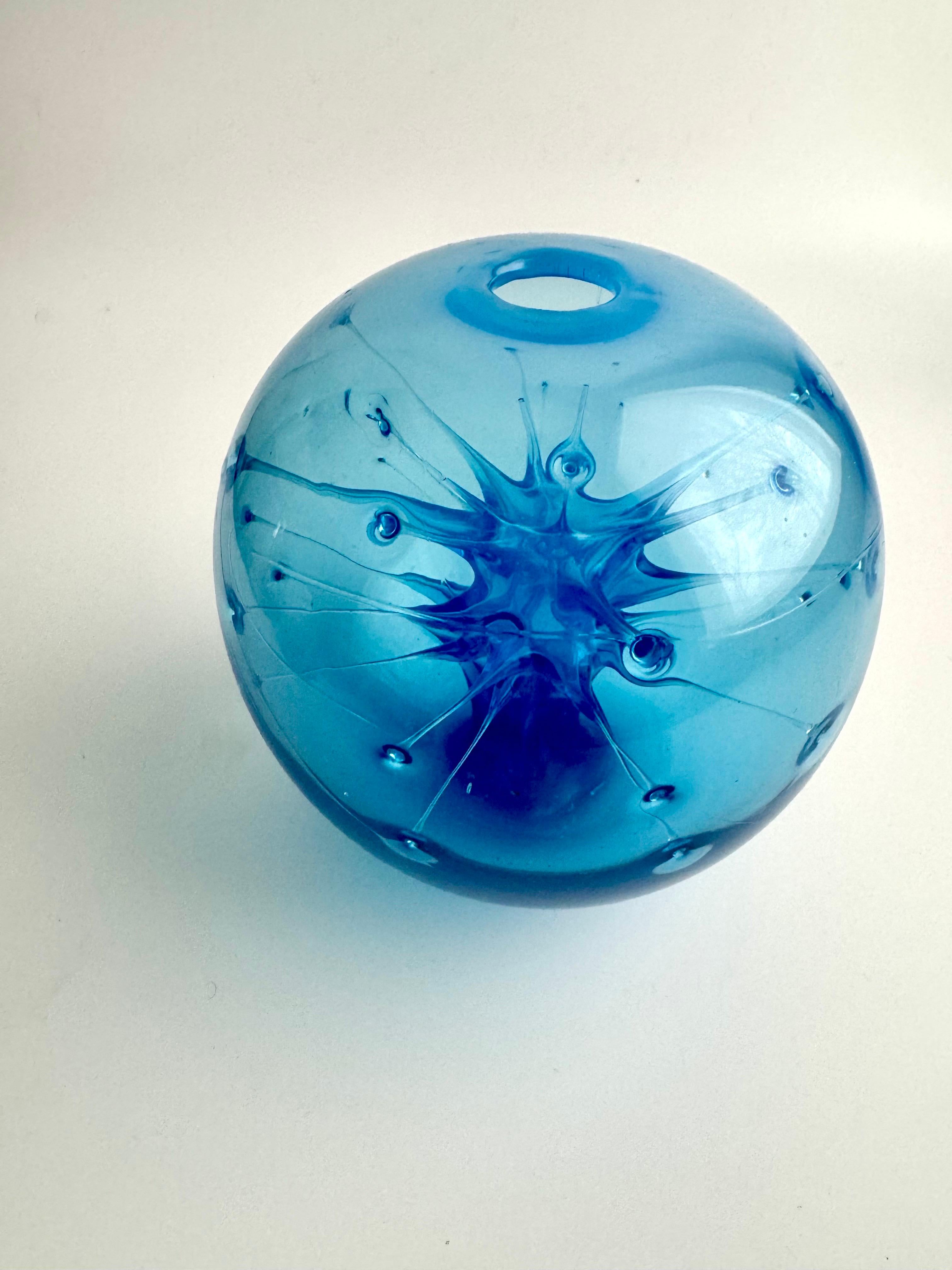 American Hand blown blue art glass decorative piece, signed P. Stanley 83’  For Sale