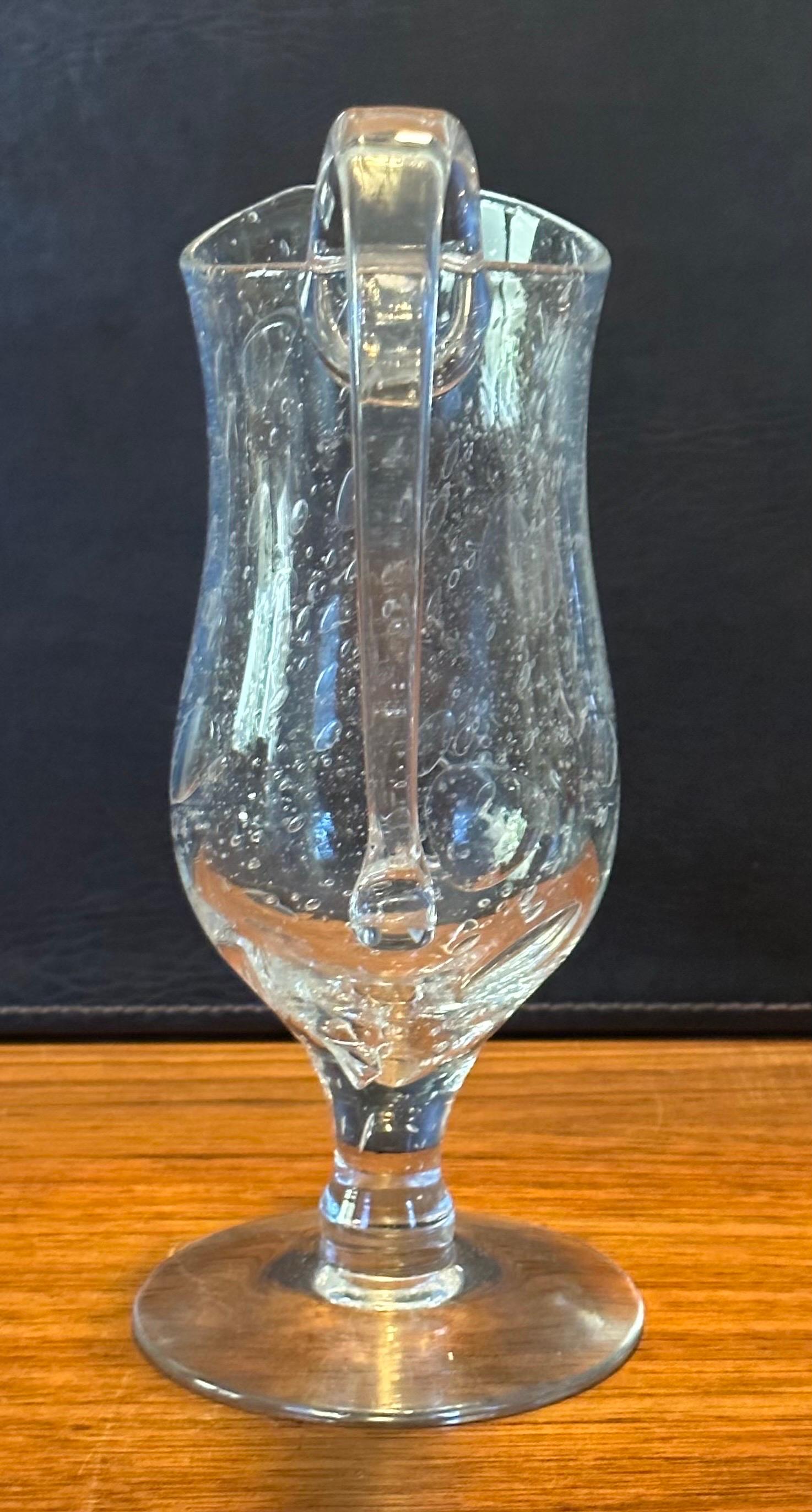 Handgeblasene Klarglaskanne / Krug mit Craquelé-Muster von Blenko Glass (amerikanisch) im Angebot
