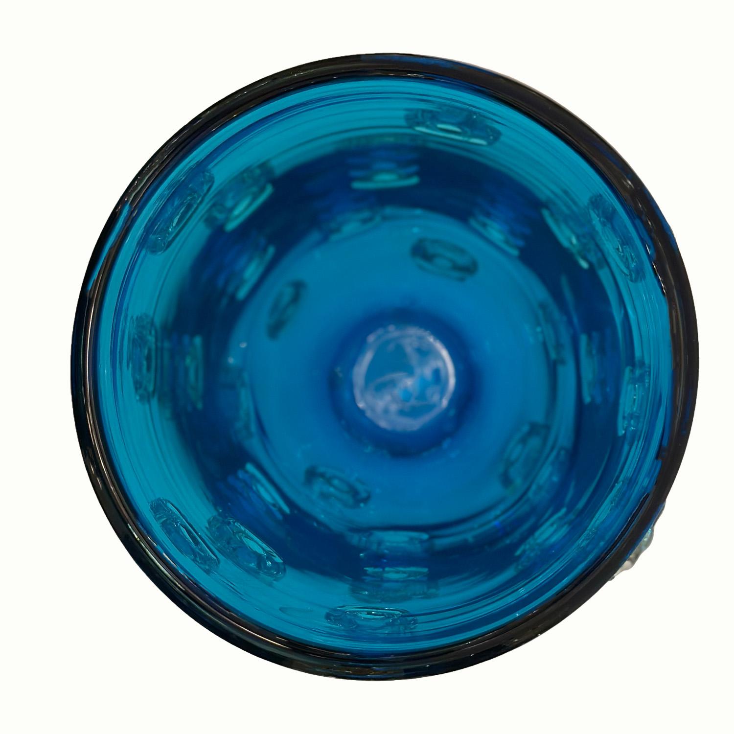 Vase aus mundgeblasenem tiefblauem Murano-Glas mit blattvergoldetem erhabenem Dot-Design (Moderne) im Angebot