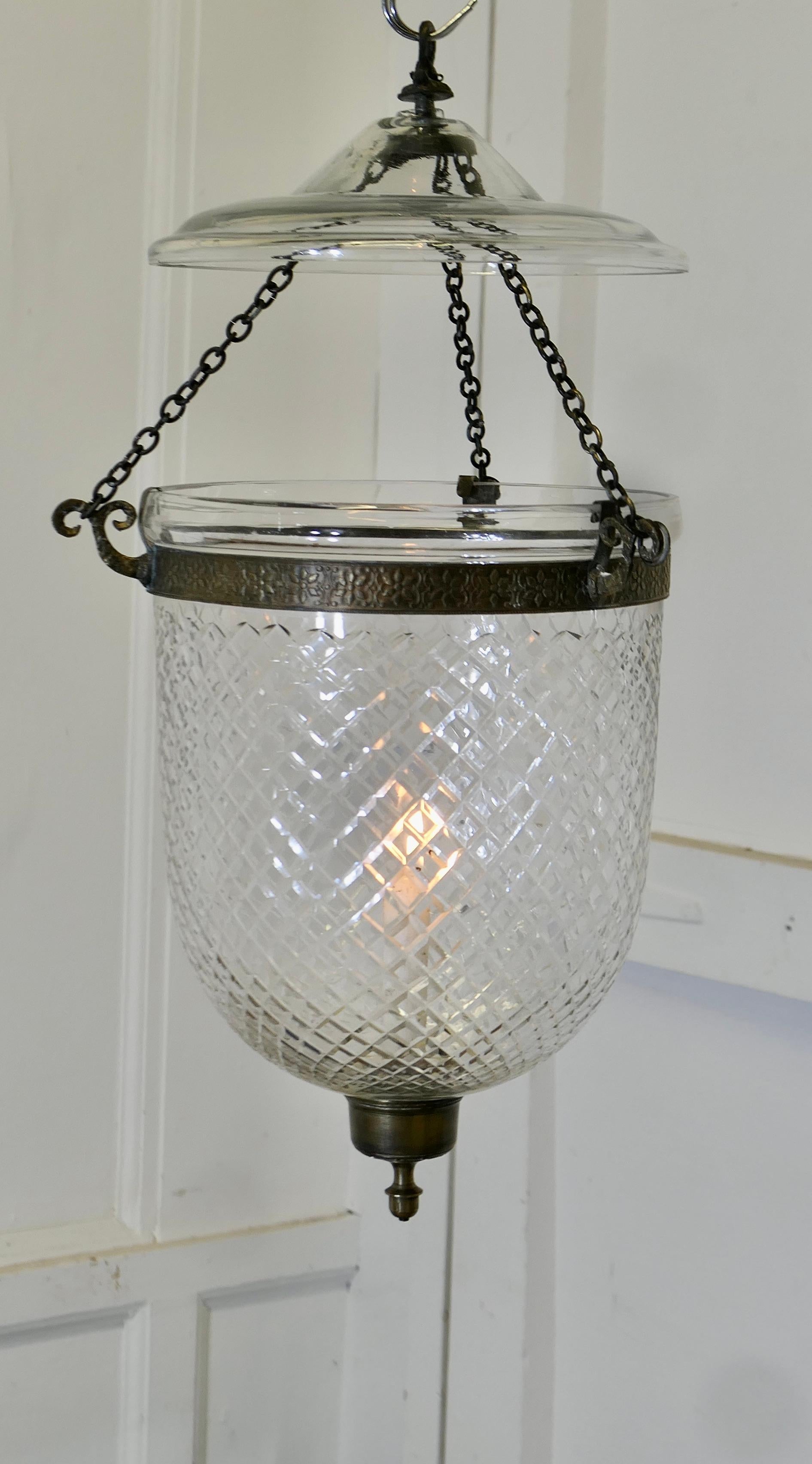 Lanterna a campana in cristallo soffiato a mano con taglio a diamante In condizioni buone in vendita a Godshill, Isle of Wight
