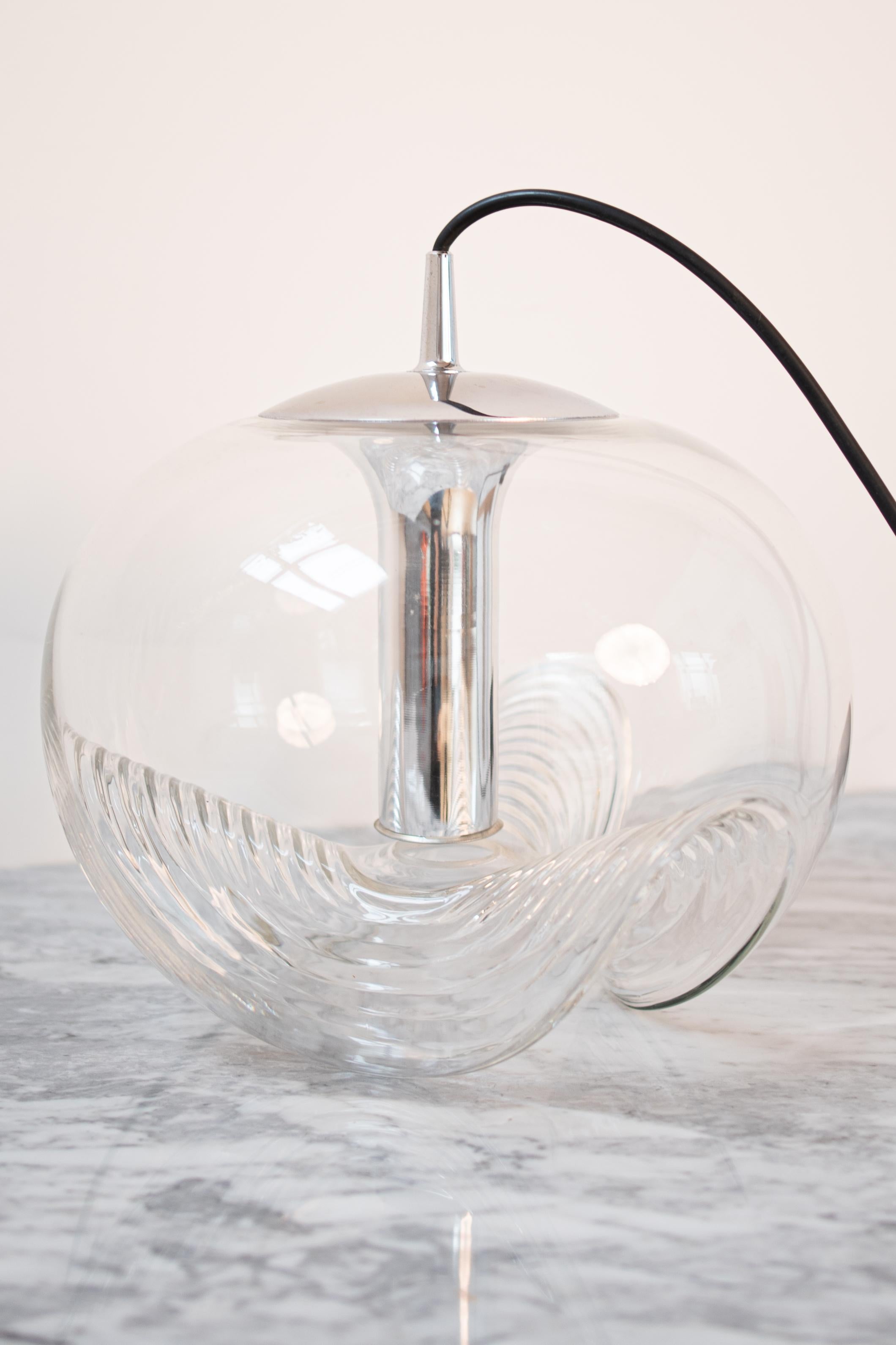 Handgeblasene, geprägte Peill+Putzler 'Wave' Pendelleuchte aus klarem Glas (1960er Jahre) (Organische Moderne)