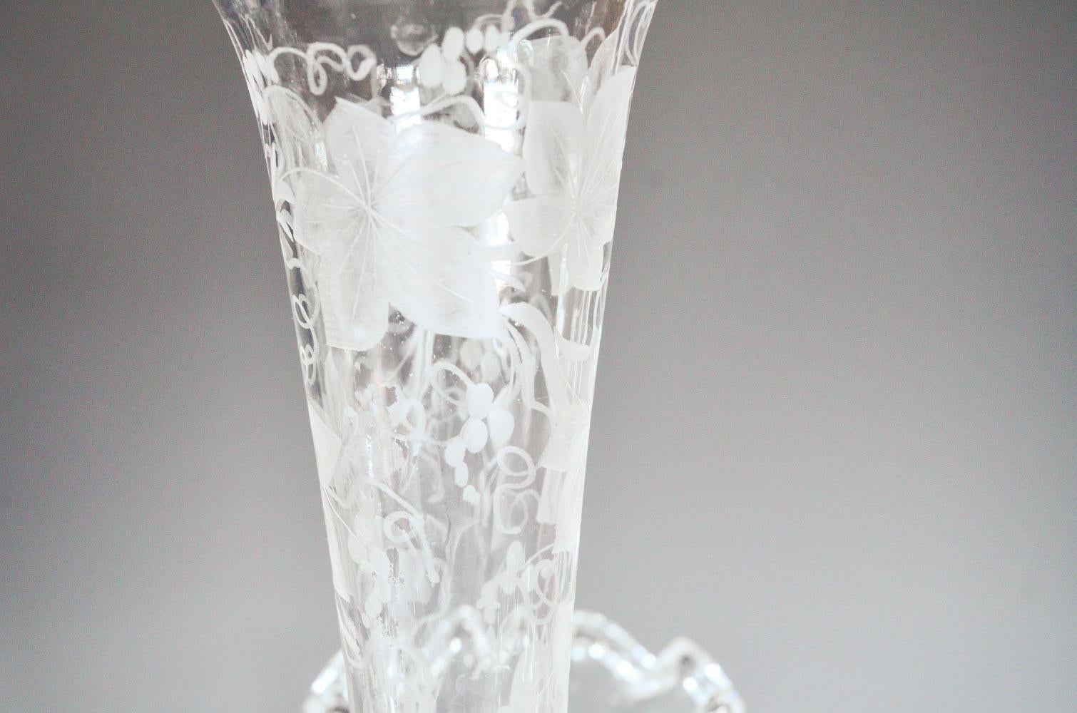 Hand Blown English Crystal 4 Trumpet Epergne with Wheel Cut Engraved Decoration For Sale 1