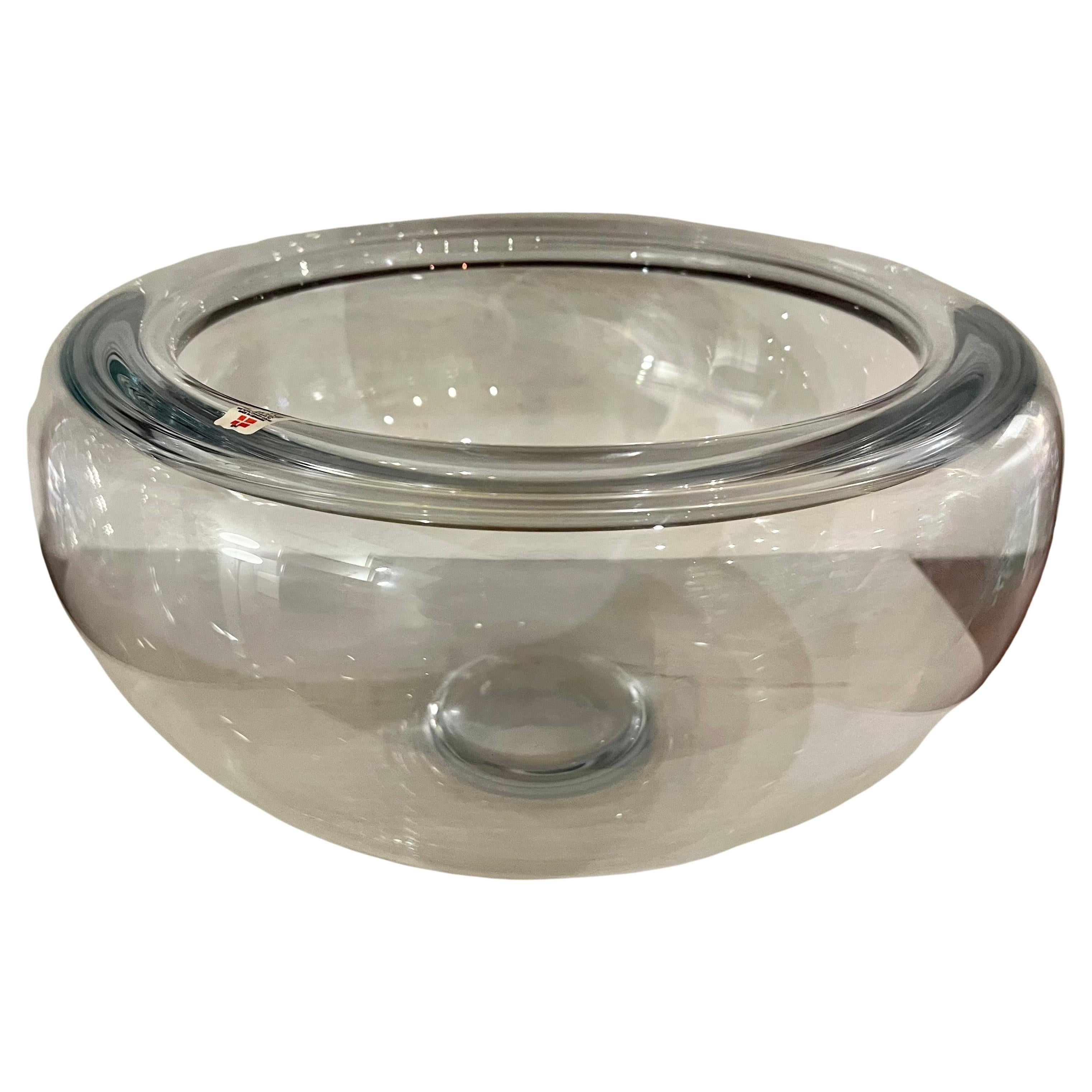 A very attractive hand-blown clear glass extra large centerpiece bowl by Per Lutken for Holmegaard, circa the 1980s. The bowl retains the label and it's in excellent condition with no chips cracks or scratches.

