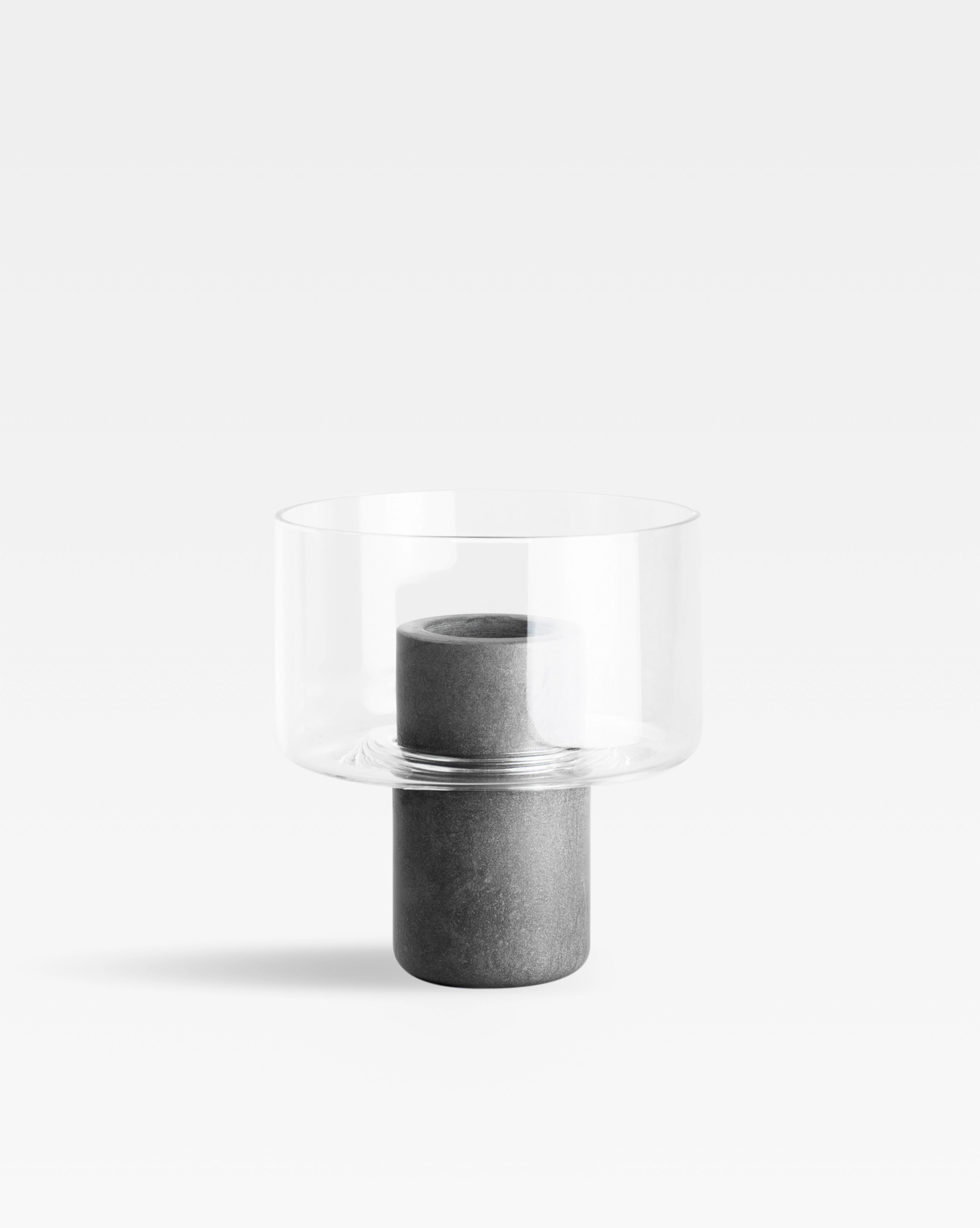 Italiano Vaso in vetro soffiato a mano e marmo grigio di Fossena, Made in Italy, Sandro Lopez in vendita