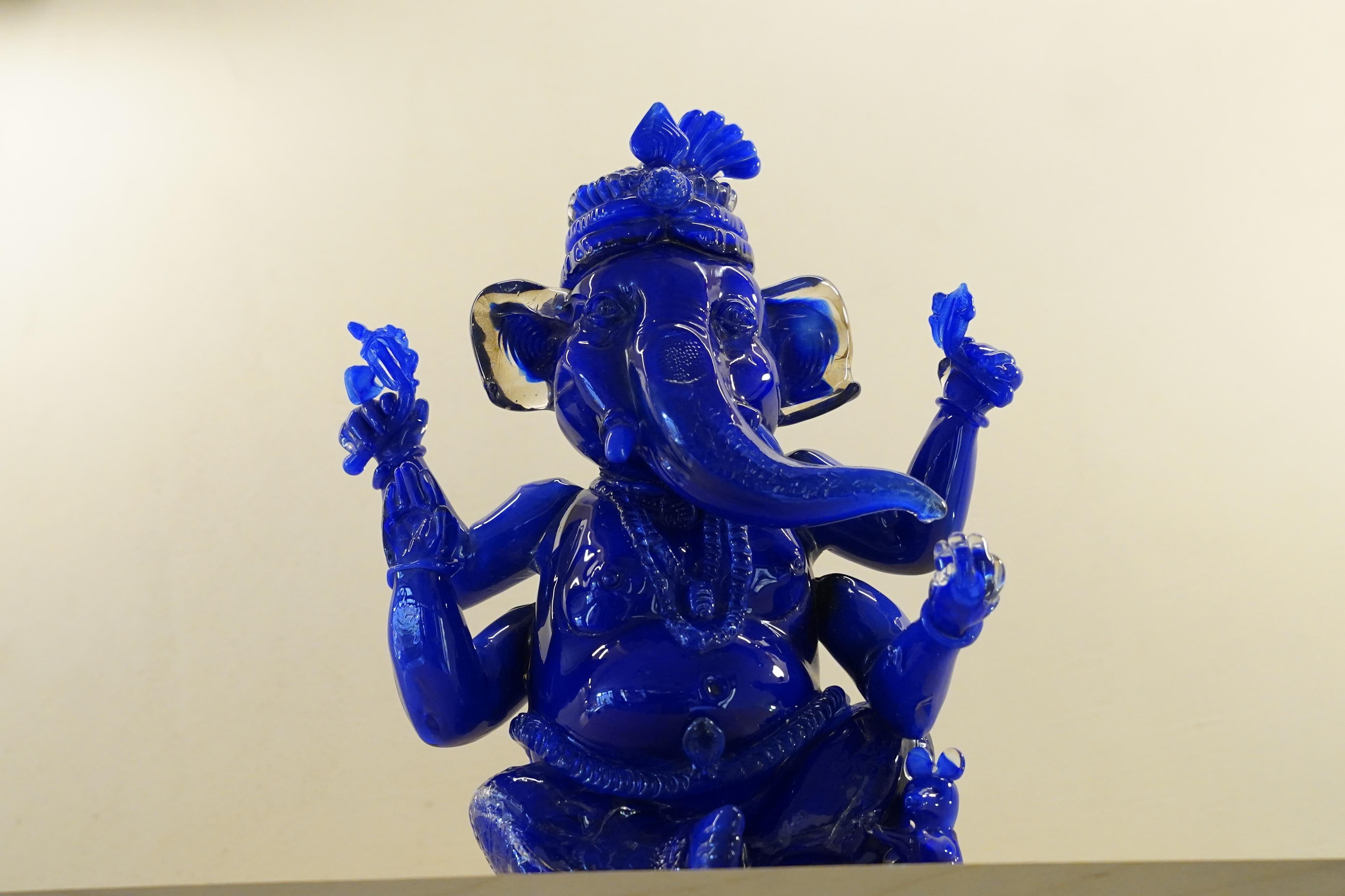 Fait main Sculpture de Ganesh en verre soufflé à la main en vente