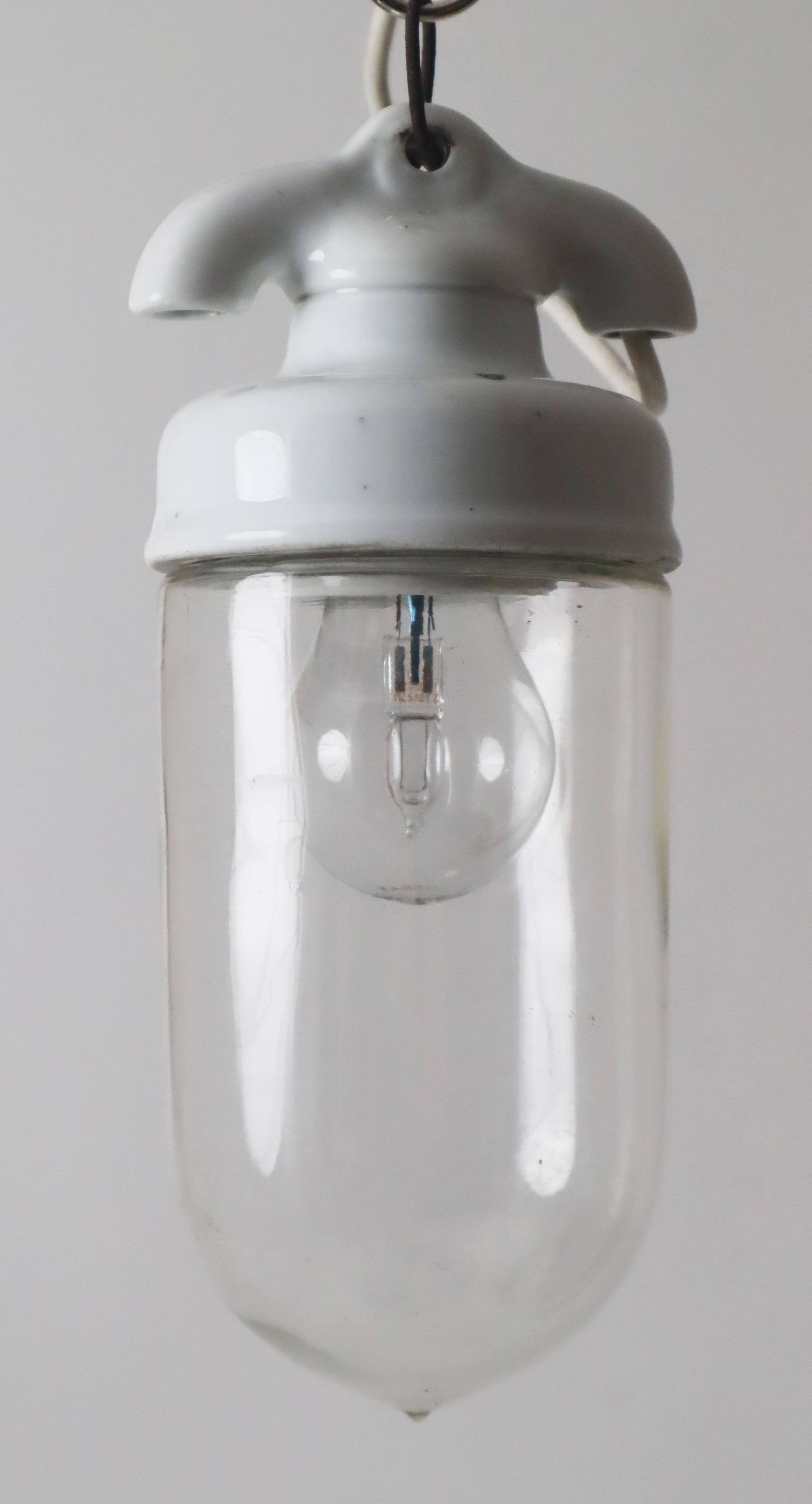 Lampe à ampoule en verre soufflé à la main dans le style Bauhaus, Danemark, années 1930 Bon état - En vente à Hannover, DE