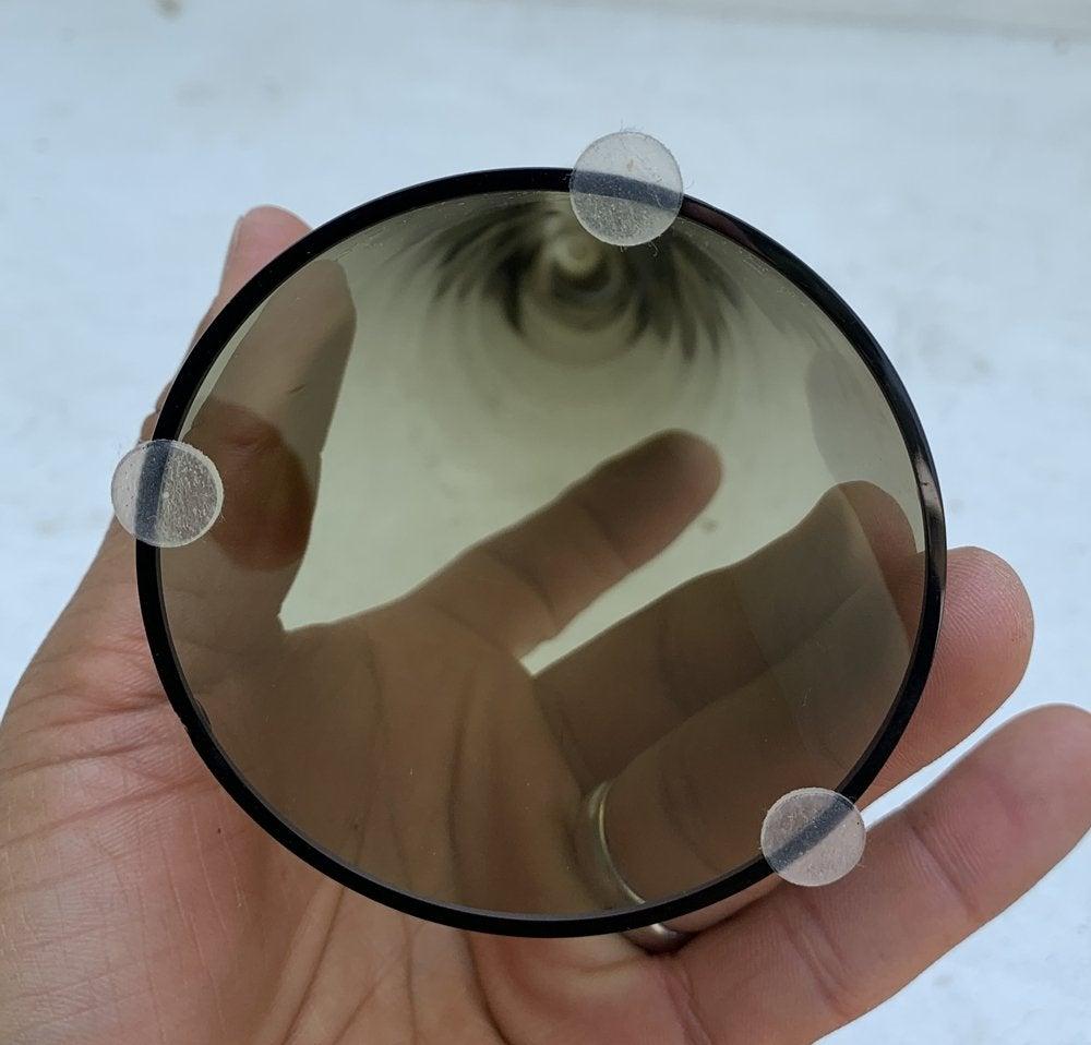 Verre Porte-bougies en verre soufflé à la main, signé et daté en vente