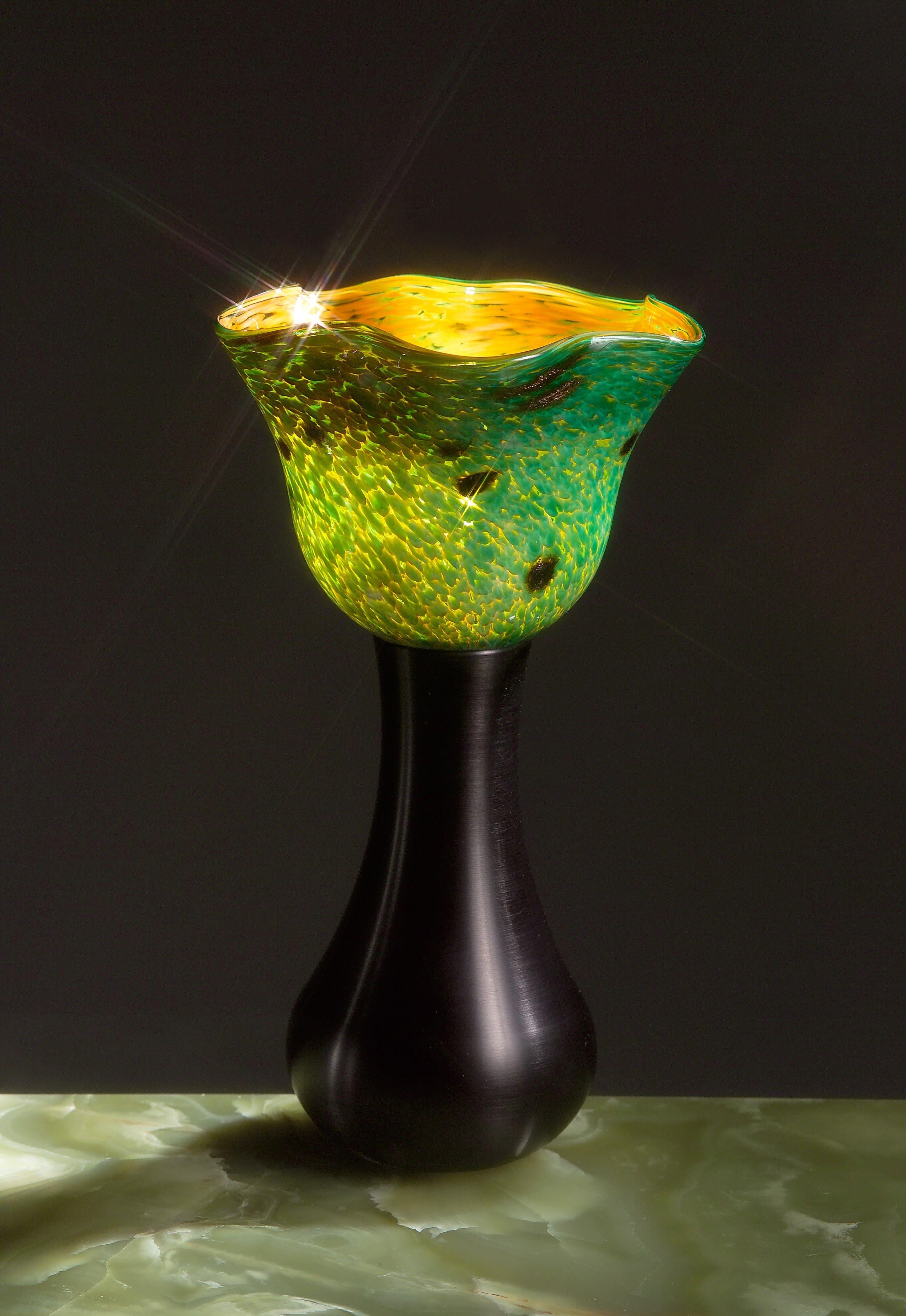 Blossom lamp
Hand blown glass table lamp with cast aluminum base
Signed by Designer Gregory Clark
Machined anodized aluminum
Touch sensitive switch
Hand blown art glass shade.


 